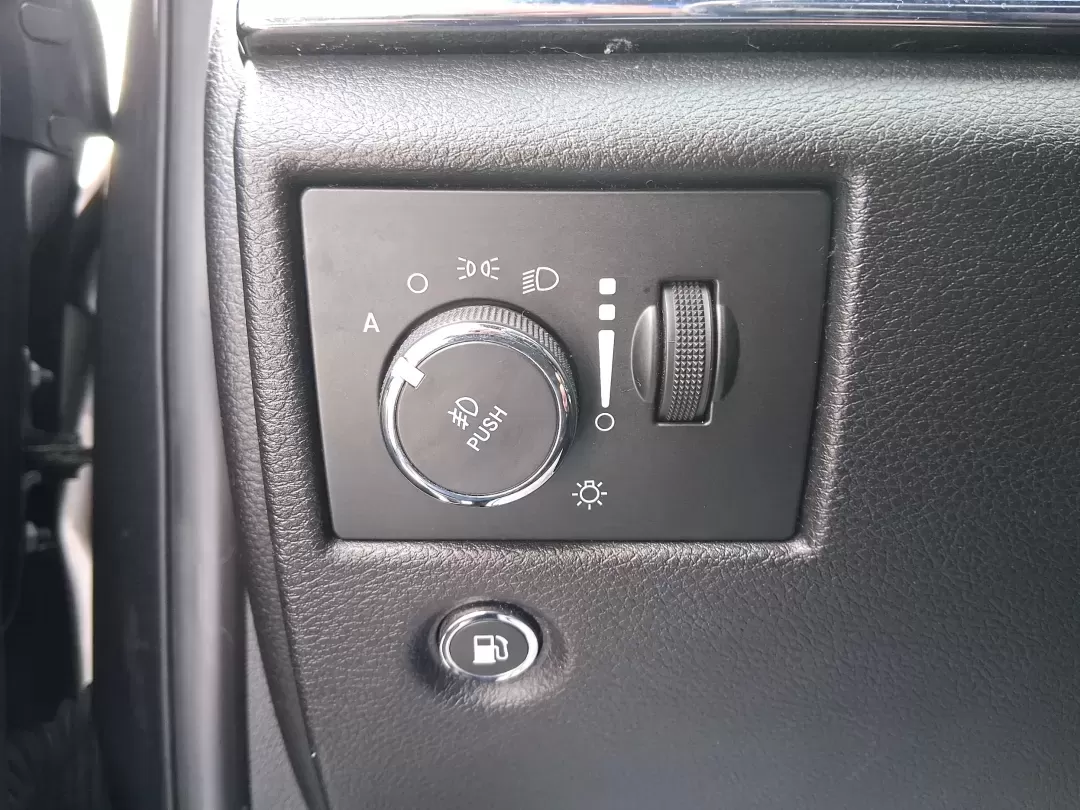 2018 Jeep Grand Cherokee Limited 4x4 (1C4RJFBGXJC) with an 3.6L V6 DOHC 24V engine, 8A transmission, located at 8750 N County Rd 25A, Piqua, OH, 45356, (937) 908-9800, 40.164391, -84.232513 - Load up the kids, the dog, and the cooler-or point the nose toward a weekend cabin-and let this 2018 Jeep Grand Cherokee Limited 4x4 handle the plan. With confident 4WD capability and a premium, comfortable cabin, it's a smart fit for Ohio drivers who want one SUV that can do school runs, long commu - Photo#17