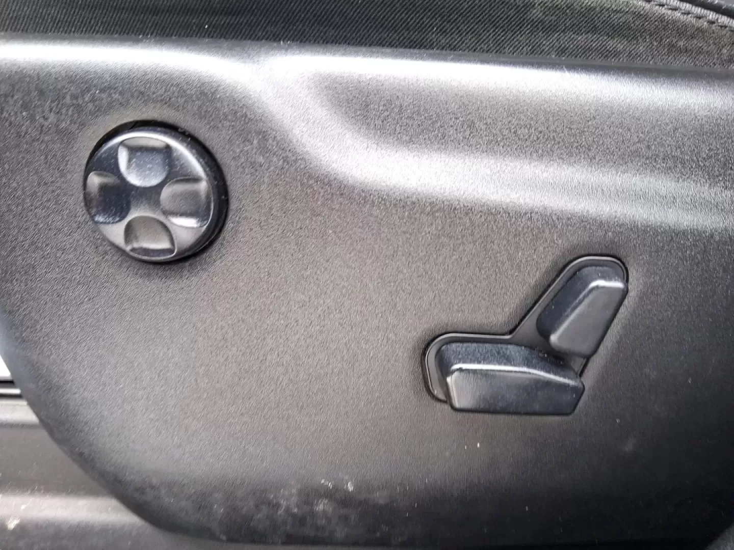 2018 Jeep Grand Cherokee Limited 4x4 (1C4RJFBGXJC) with an 3.6L V6 DOHC 24V engine, 8A transmission, located at 8750 N County Rd 25A, Piqua, OH, 45356, (937) 908-9800, 40.164391, -84.232513 - Load up the kids, the dog, and the cooler-or point the nose toward a weekend cabin-and let this 2018 Jeep Grand Cherokee Limited 4x4 handle the plan. With confident 4WD capability and a premium, comfortable cabin, it's a smart fit for Ohio drivers who want one SUV that can do school runs, long commu - Photo#18