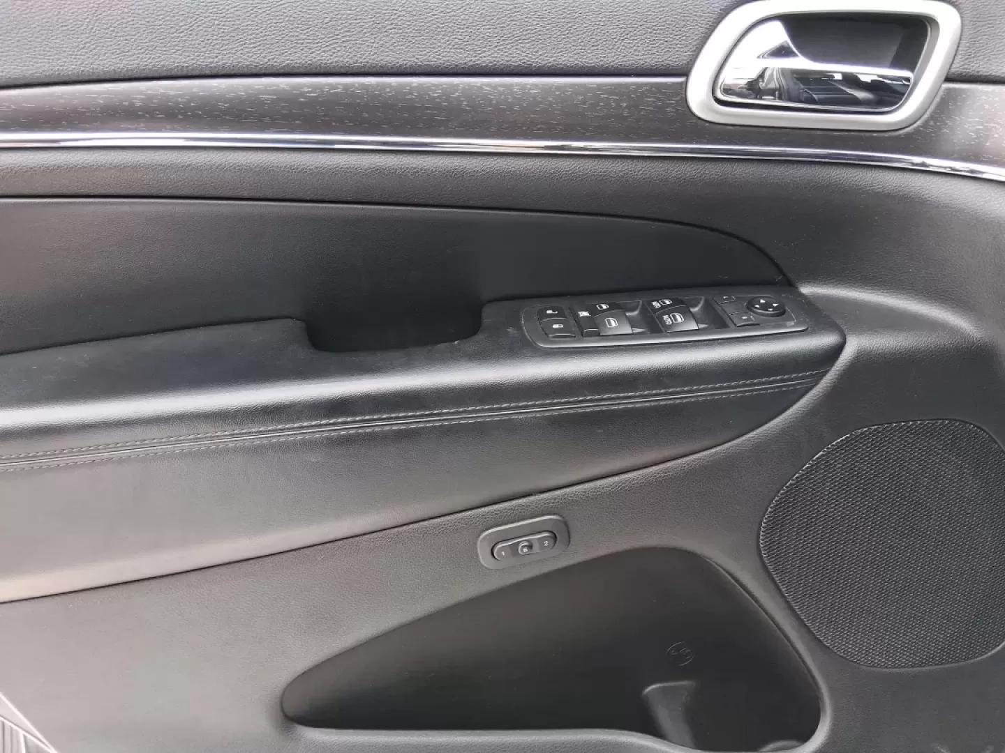 2018 Jeep Grand Cherokee Limited 4x4 (1C4RJFBGXJC) with an 3.6L V6 DOHC 24V engine, 8A transmission, located at 8750 N County Rd 25A, Piqua, OH, 45356, (937) 908-9800, 40.164391, -84.232513 - Load up the kids, the dog, and the cooler-or point the nose toward a weekend cabin-and let this 2018 Jeep Grand Cherokee Limited 4x4 handle the plan. With confident 4WD capability and a premium, comfortable cabin, it's a smart fit for Ohio drivers who want one SUV that can do school runs, long commu - Photo#19