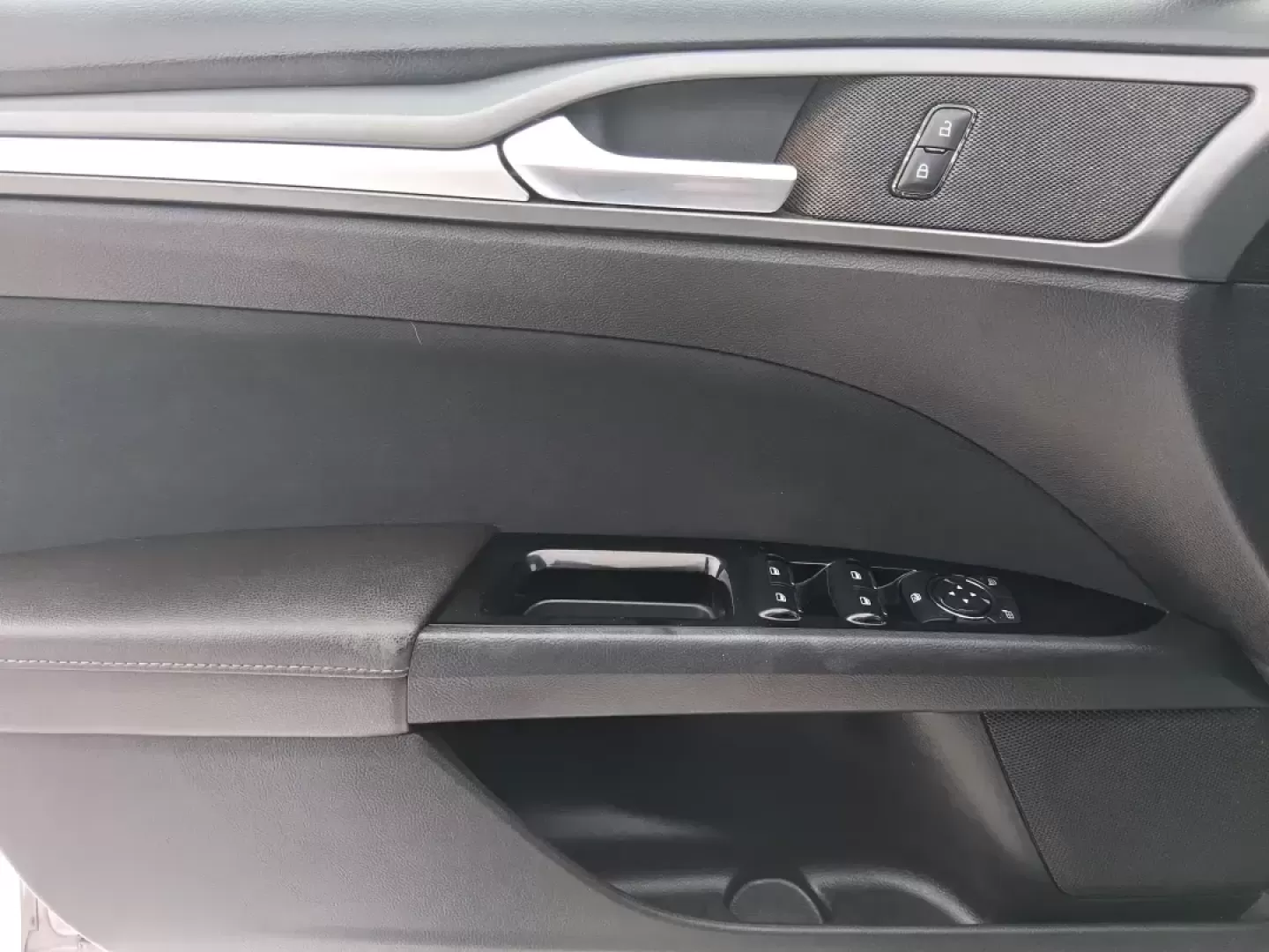 2013 Ford Fusion SE (3FA6P0H72DR) with an 2.5L L4 DOHC 16V engine, Automatic transmission, located at 1951 S Dayton Lakeview Rd., New Carlisle, OH, 45344, (937) 908-9800, 39.890999, -84.050255 - Need a dependable commuter that can handle daily drives to Wright-Patterson AFB, weekend errands around Beavercreek, and the occasional road trip down I-675 without draining your budget? This 2013 Ford Fusion SE in Sterling Gray is a smart, comfortable sedan built for real life-great for long commut - Photo#18