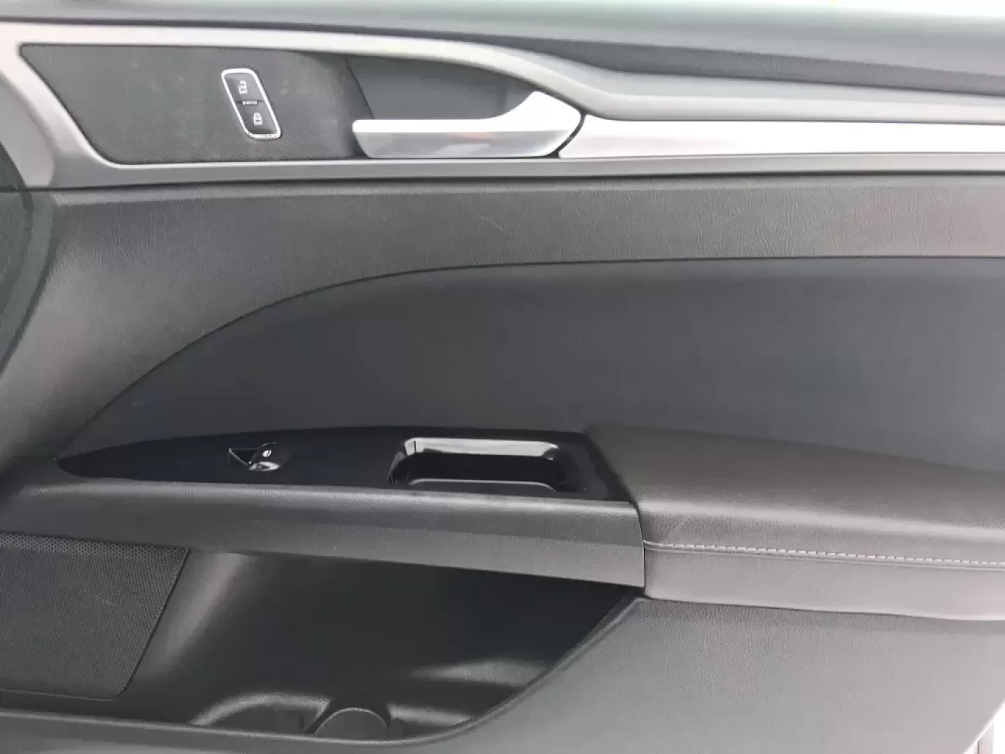 2013 Ford Fusion SE (3FA6P0H72DR) with an 2.5L L4 DOHC 16V engine, Automatic transmission, located at 1951 S Dayton Lakeview Rd., New Carlisle, OH, 45344, (937) 908-9800, 39.890999, -84.050255 - Need a dependable commuter that can handle daily drives to Wright-Patterson AFB, weekend errands around Beavercreek, and the occasional road trip down I-675 without draining your budget? This 2013 Ford Fusion SE in Sterling Gray is a smart, comfortable sedan built for real life-great for long commut - Photo#19