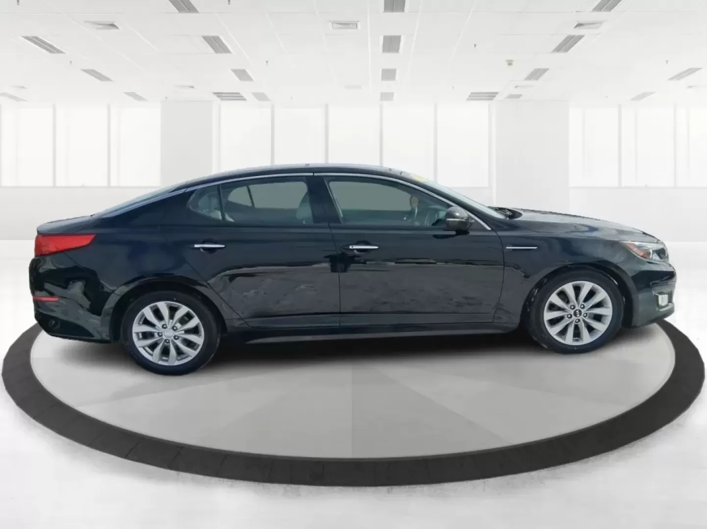 2015 Kia Optima EX (5XXGN4A78FG) with an Theta II 2.4L I-4 gasoline direct injection engine, 6-Speed Automatic transmission, located at 401 Woodman Dr, Riverside, OH, 45431, (937) 908-9800, 39.760899, -84.123421 - If your week is packed with I675 commuting, school drop-offs, and the occasional dinner run to The Greene or a weekend drive out toward Wright-Patterson Air Force Base, this 2015 Kia Optima EX is the kind of sedan that keeps life moving comfortably-without draining your budget. Finished in sleek Ebo - Photo#1