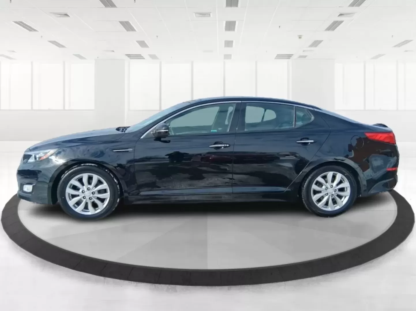 2015 Kia Optima EX (5XXGN4A78FG) with an Theta II 2.4L I-4 gasoline direct injection engine, 6-Speed Automatic transmission, located at 401 Woodman Dr, Riverside, OH, 45431, (937) 908-9800, 39.760899, -84.123421 - If your week is packed with I675 commuting, school drop-offs, and the occasional dinner run to The Greene or a weekend drive out toward Wright-Patterson Air Force Base, this 2015 Kia Optima EX is the kind of sedan that keeps life moving comfortably-without draining your budget. Finished in sleek Ebo - Photo#5