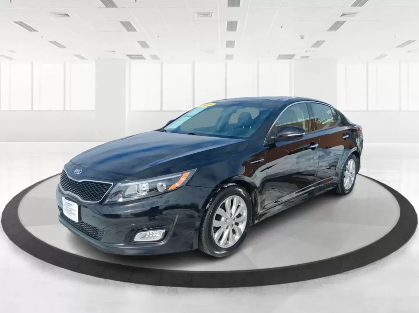 2015 Kia Optima EX (5XXGN4A78FG) with an Theta II 2.4L I-4 gasoline direct injection engine, 6-Speed Automatic transmission, located at 401 Woodman Dr, Riverside, OH, 45431, (937) 908-9800, 39.760899, -84.123421 - If your week is packed with I675 commuting, school drop-offs, and the occasional dinner run to The Greene or a weekend drive out toward Wright-Patterson Air Force Base, this 2015 Kia Optima EX is the kind of sedan that keeps life moving comfortably-without draining your budget. Finished in sleek Ebo - Photo#8