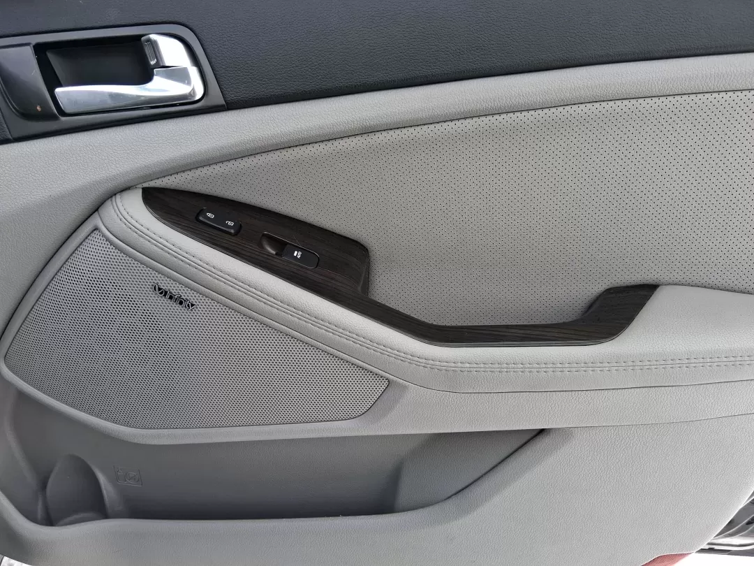 2015 Kia Optima EX (5XXGN4A78FG) with an Theta II 2.4L I-4 gasoline direct injection engine, 6-Speed Automatic transmission, located at 401 Woodman Dr, Riverside, OH, 45431, (937) 908-9800, 39.760899, -84.123421 - If your week is packed with I675 commuting, school drop-offs, and the occasional dinner run to The Greene or a weekend drive out toward Wright-Patterson Air Force Base, this 2015 Kia Optima EX is the kind of sedan that keeps life moving comfortably-without draining your budget. Finished in sleek Ebo - Photo#21