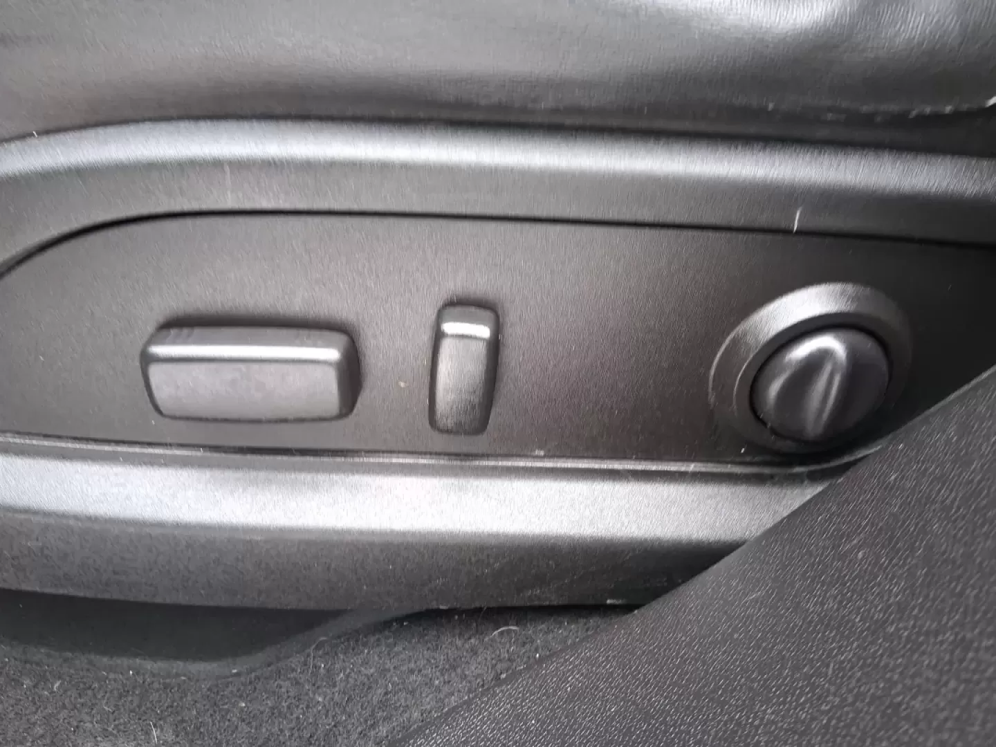 2015 Buick Enclave Premium (5GAKVCKD6FJ) with an 3.6L V-6 gasoline direct injection engine, 6-Speed Automatic Overdrive transmission, located at 4508 South Dixie Dr, Moraine, OH, 45439, (937) 908-9800, 39.689976, -84.218452 - Load up the family, cue the road-trip playlist, and enjoy the kind of comfortable, confident driving that makes everyday errands and weekend getaways feel easy. This 2015 Buick Enclave Premium in Dark Sapphire Blue Metallic is built for real life in Moraine-school drop-offs, long commutes up I75, an - Photo#17