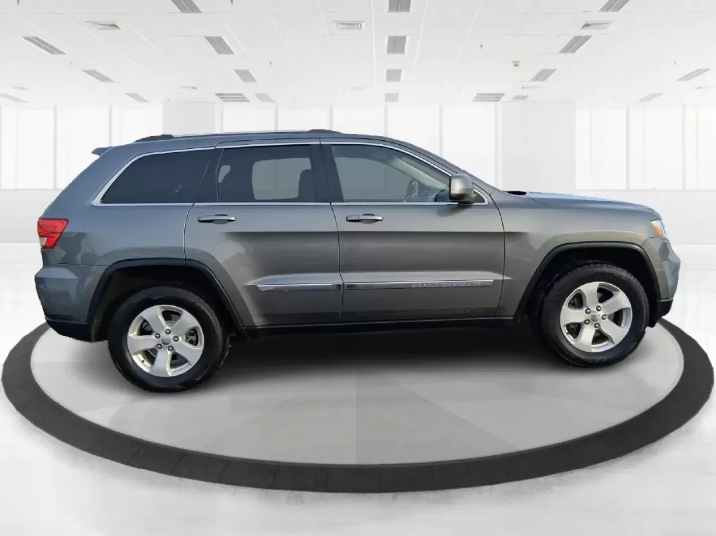 2012 Jeep Grand Cherokee Laredo (1C4RJFAG1CC) with an Other engine, located at 1099 N County Rd 25A , Troy, OH, 45373, (937) 908-9800, 40.057079, -84.212883 - Picture your next weekend escape: loading up the family, pointing the hood toward John A. Wannemacher Nature Reserve, and cruising I75 with confidence no matter what Ohio weather throws your way. This 2012 Jeep Grand Cherokee Laredo is built for real life in Troy-school runs, long commutes to Dayton - Photo#1