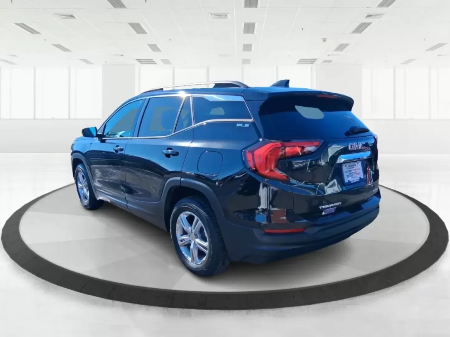 2018 GMC Terrain SLE (3GKALTEV1JL) with an 1.4L L4 DOHC 16V TURBO engine, 6A transmission, located at 1951 S Dayton Lakeview Rd., New Carlisle, OH, 45344, (937) 908-9800, 39.890999, -84.050255 - Picture your next weekend: a quick grocery run in town, a smooth commute down I70, then a spontaneous road trip to Dayton's RiverScape MetroPark or a family day at the Clark County Fairgrounds-without worrying about space, weather, or comfort. This 2018 GMC Terrain SLE in striking Ebony Twilight Met - Photo#4