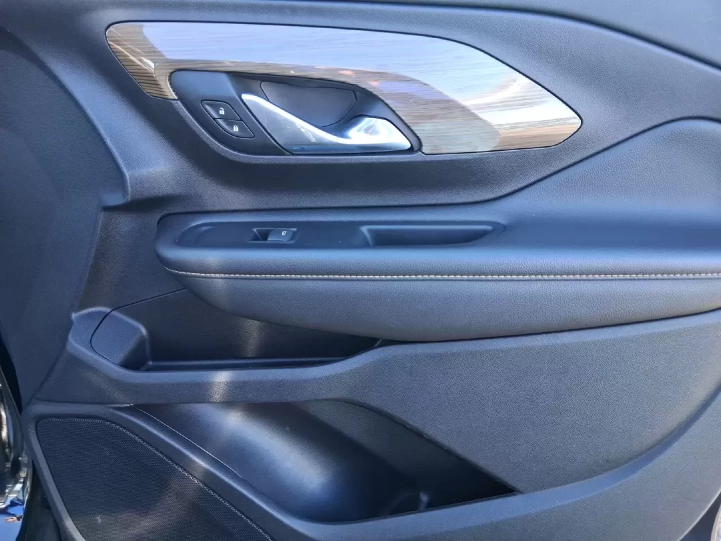 2018 GMC Terrain SLE (3GKALTEV1JL) with an 1.4L L4 DOHC 16V TURBO engine, 6A transmission, located at 1951 S Dayton Lakeview Rd., New Carlisle, OH, 45344, (937) 908-9800, 39.890999, -84.050255 - Picture your next weekend: a quick grocery run in town, a smooth commute down I70, then a spontaneous road trip to Dayton's RiverScape MetroPark or a family day at the Clark County Fairgrounds-without worrying about space, weather, or comfort. This 2018 GMC Terrain SLE in striking Ebony Twilight Met - Photo#20