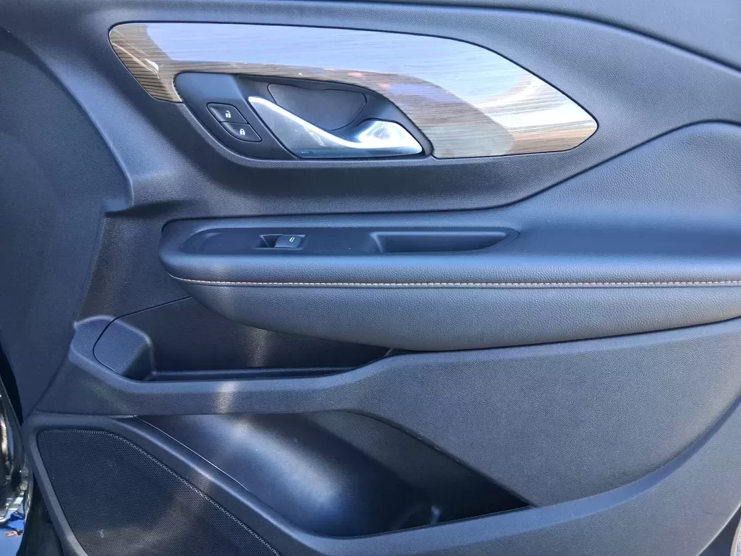 2018 GMC Terrain SLE (3GKALTEV1JL) with an 1.4L L4 DOHC 16V TURBO engine, 6A transmission, located at 1951 S Dayton Lakeview Rd., New Carlisle, OH, 45344, (937) 908-9800, 39.890999, -84.050255 - Picture your next weekend: a quick grocery run in town, a smooth commute down I70, then a spontaneous road trip to Dayton's RiverScape MetroPark or a family day at the Clark County Fairgrounds-without worrying about space, weather, or comfort. This 2018 GMC Terrain SLE in striking Ebony Twilight Met - Photo#20