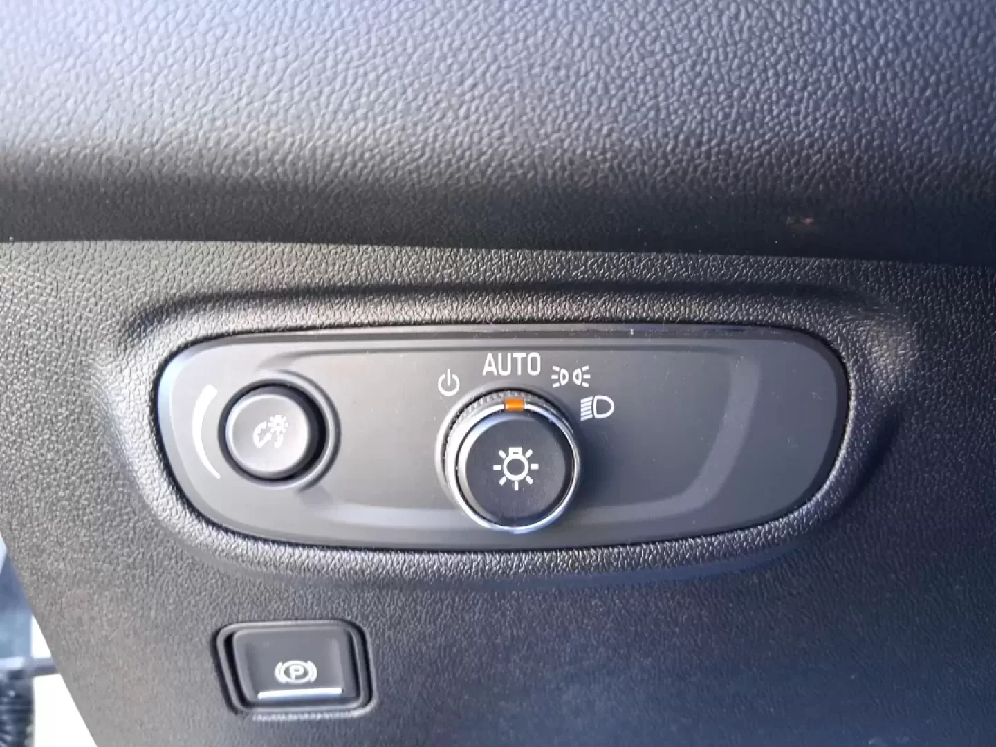 2019 GMC Terrain SLE (3GKALMEV4KL) with an 1.4L L4 DOHC 16V TURBO engine, 6A transmission, located at 1184 Kauffman Ave, Fairborn, OH, 45324, (937) 908-9800, 39.807072, -84.030914 - Picture your next week: easy commuting to Wright-Patterson AFB, grocery runs that don't feel like a puzzle, and a weekend escape to John Bryan State Park with room for everyone and everything. This 2019 GMC Terrain SLE in Summit White is the kind of practical, comfortable SUV that fits real life in - Photo#16