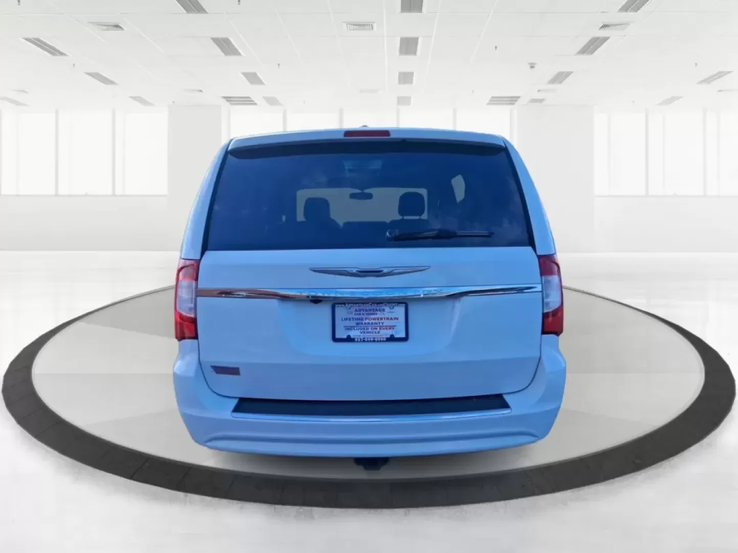 2015 Chrysler Town and Country Touring (2C4RC1BG1FR) with an 3.6L V-6 DOHC engine, 6-Speed Automatic transmission, located at 880 E. National Road, Vandalia, OH, 45377, (937) 908-9800, 39.891918, -84.183594 - Pack up the kids, load the cooler, and point the nose toward a weekend road trip-this 2015 Chrysler Town and Country Touring is built for real life in West Central Ohio. Whether you're shuttling a growing family to school and sports, commuting from Piqua to Troy, or planning an easy getaway up I-7 - Photo#3