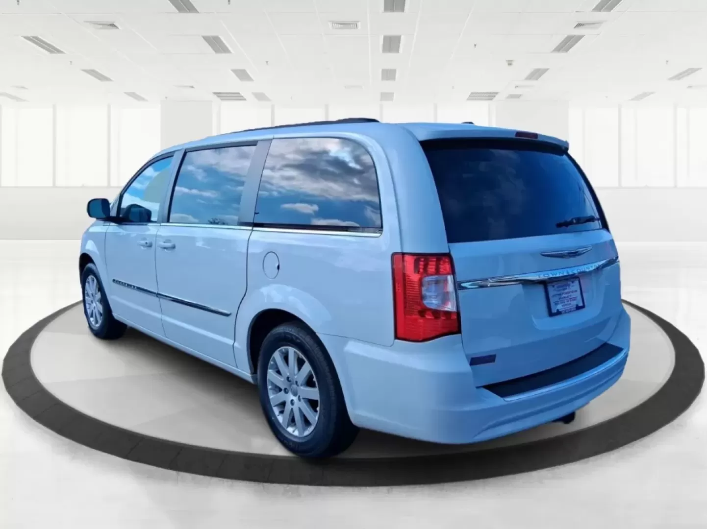 2015 Chrysler Town and Country Touring (2C4RC1BG1FR) with an 3.6L V-6 DOHC engine, 6-Speed Automatic transmission, located at 880 E. National Road, Vandalia, OH, 45377, (937) 908-9800, 39.891918, -84.183594 - Pack up the kids, load the cooler, and point the nose toward a weekend road trip-this 2015 Chrysler Town and Country Touring is built for real life in West Central Ohio. Whether you're shuttling a growing family to school and sports, commuting from Piqua to Troy, or planning an easy getaway up I-7 - Photo#4