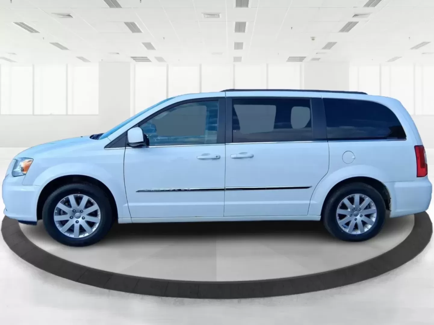 2015 Chrysler Town and Country Touring (2C4RC1BG1FR) with an 3.6L V-6 DOHC engine, 6-Speed Automatic transmission, located at 880 E. National Road, Vandalia, OH, 45377, (937) 908-9800, 39.891918, -84.183594 - Pack up the kids, load the cooler, and point the nose toward a weekend road trip-this 2015 Chrysler Town and Country Touring is built for real life in West Central Ohio. Whether you're shuttling a growing family to school and sports, commuting from Piqua to Troy, or planning an easy getaway up I-7 - Photo#5