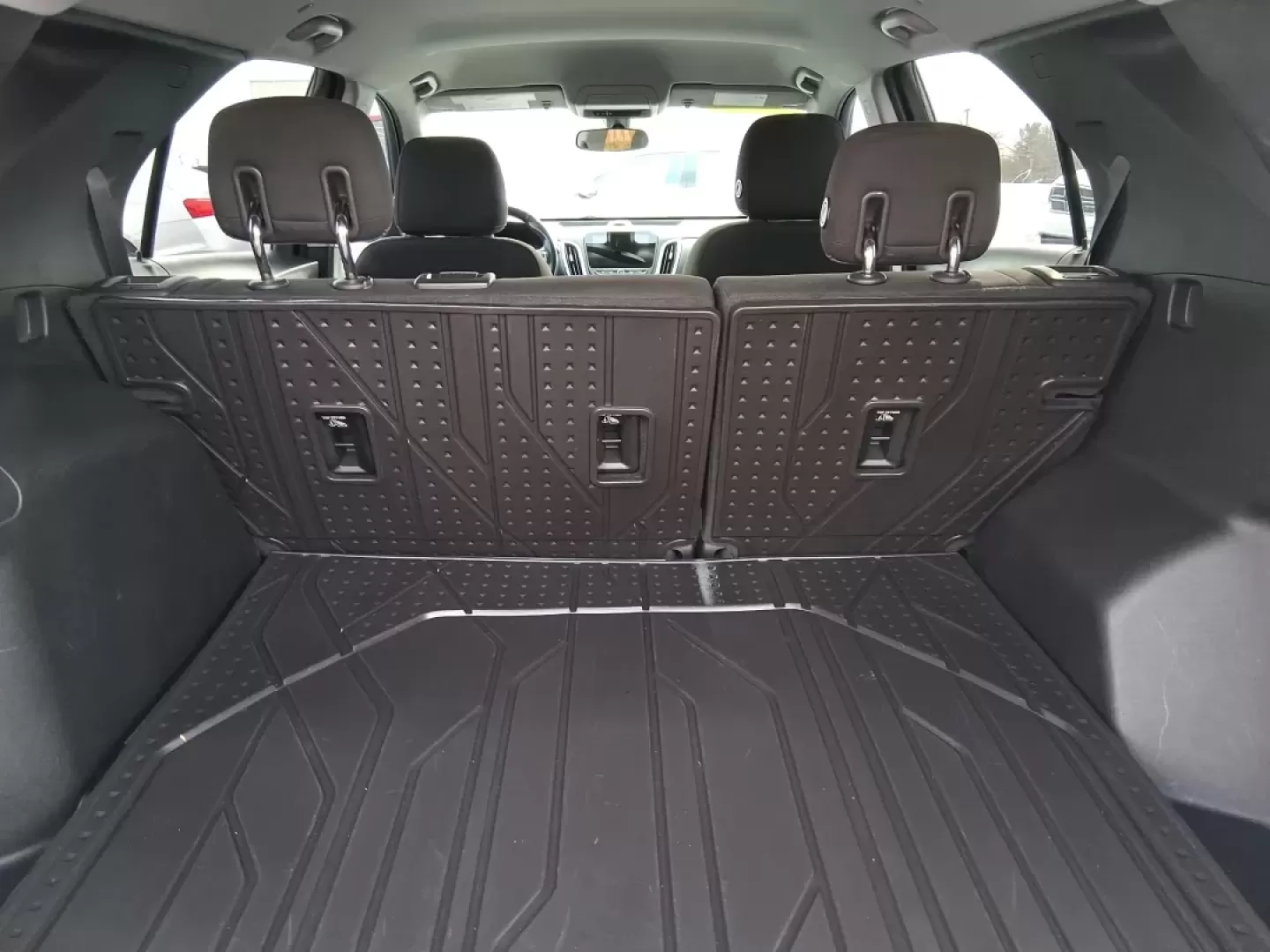 2019 Chevrolet Equinox LT (2GNAXVEX8K6) with an 2L I-4 gasoline direct injection engine, 9A transmission, located at 880 E. National Road, Vandalia, OH, 45377, (937) 908-9800, 39.891918, -84.183594 - Picture your next week: easy school drop-offs, a smooth I675 commute, and a weekend escape to Carriage Hill MetroPark or a quick run to The Greene-without worrying about space, traction, or comfort. This 2019 Chevrolet Equinox LT is built for real life in Riverside, Ohio, giving you SUV practicality - Photo#11