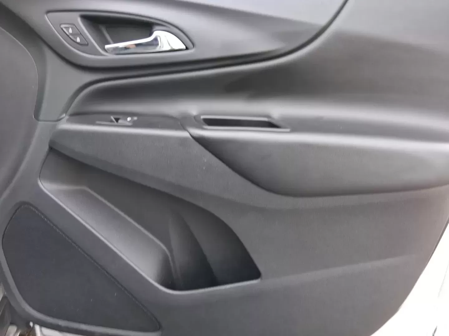 2019 Chevrolet Equinox LT (2GNAXVEX8K6) with an 2L I-4 gasoline direct injection engine, 9A transmission, located at 880 E. National Road, Vandalia, OH, 45377, (937) 908-9800, 39.891918, -84.183594 - Picture your next week: easy school drop-offs, a smooth I675 commute, and a weekend escape to Carriage Hill MetroPark or a quick run to The Greene-without worrying about space, traction, or comfort. This 2019 Chevrolet Equinox LT is built for real life in Riverside, Ohio, giving you SUV practicality - Photo#19