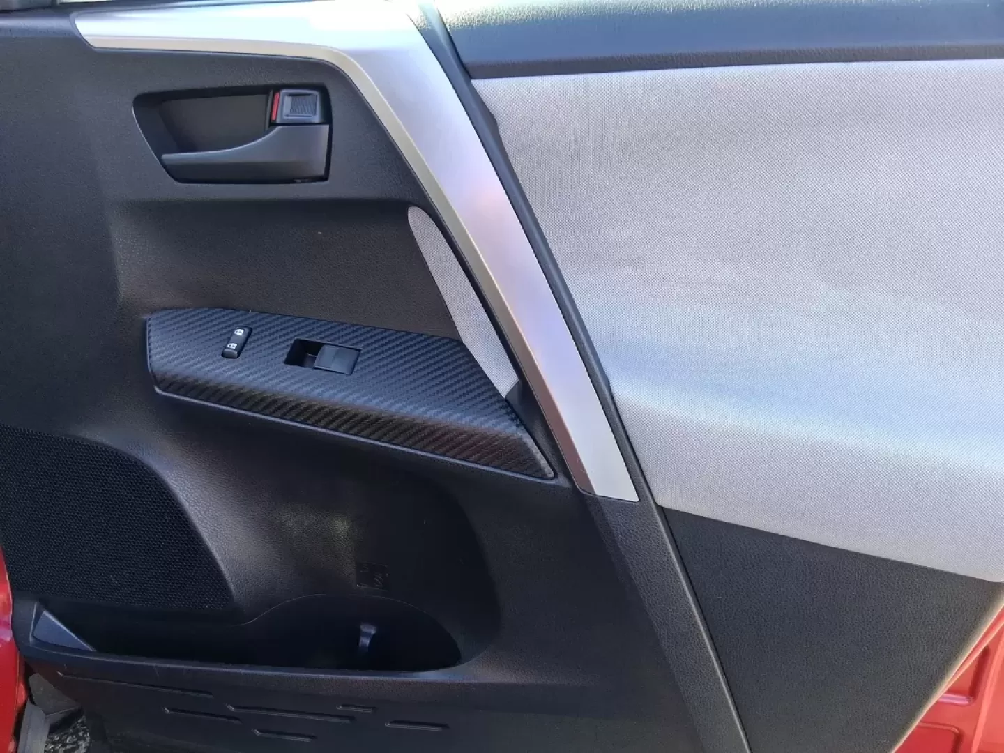 2015 Toyota RAV4 LE (JTMBFREV8FD) with an 2.5L I-4 DOHC engine, 6-Speed Automatic transmission, located at 401 Woodman Dr, Riverside, OH, 45431, (937) 908-9800, 39.760899, -84.123421 - Picture your next weekend: loading up for a quick run to The Greene, cruising out I675 toward a day at Wright-Patterson AFB, or packing the cargo area for a family road trip through the Miami Valley. If you need an SUV that's easy to live with, confident in Ohio weather, and friendly to your budget, - Photo#18