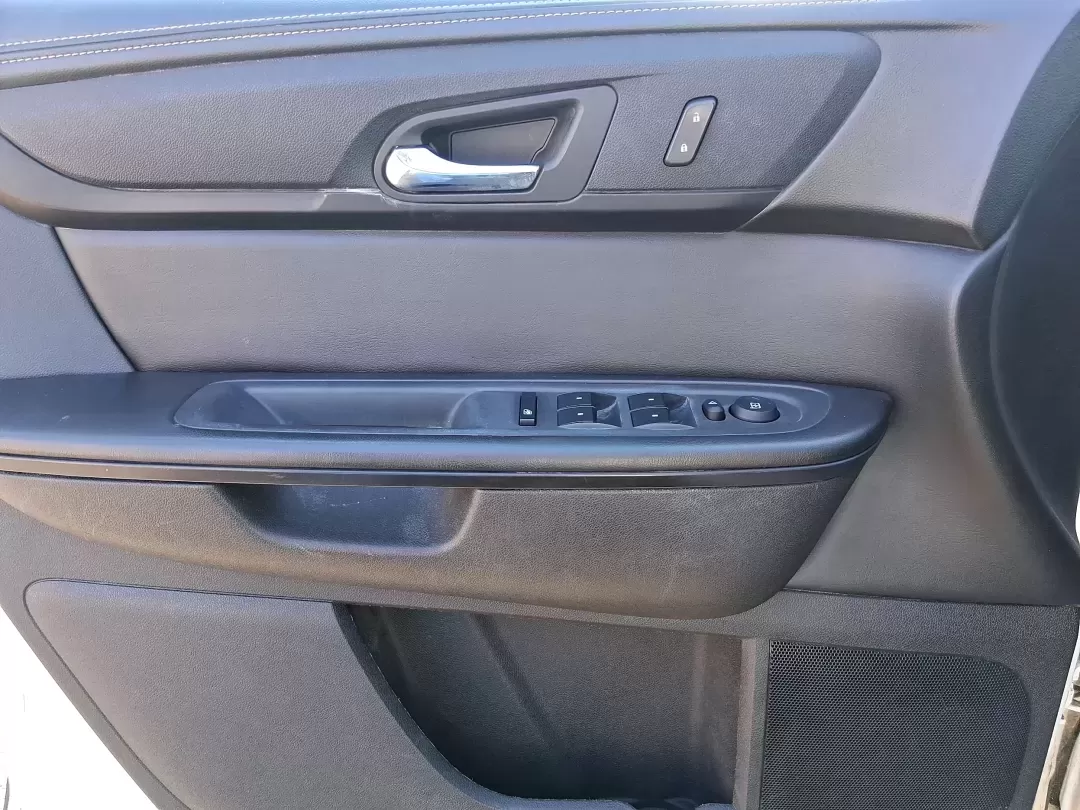 2015 Chevrolet Traverse 1LT (1GNKRGKD6FJ) with an 3.6L V-6 gasoline direct injection engine, 6-Speed Automatic transmission, located at 4508 South Dixie Dr, Moraine, OH, 45439, (937) 908-9800, 39.689976, -84.218452 - Pack up the kids, load the stroller and sports gear, and point the nose toward a weekend at Carillon Historical Park or a day trip down I75-this 2015 Chevrolet Traverse 1LT is the kind of roomy, confidence-inspiring SUV that makes family life and busy schedules feel easier. With three-row versatilit - Photo#19