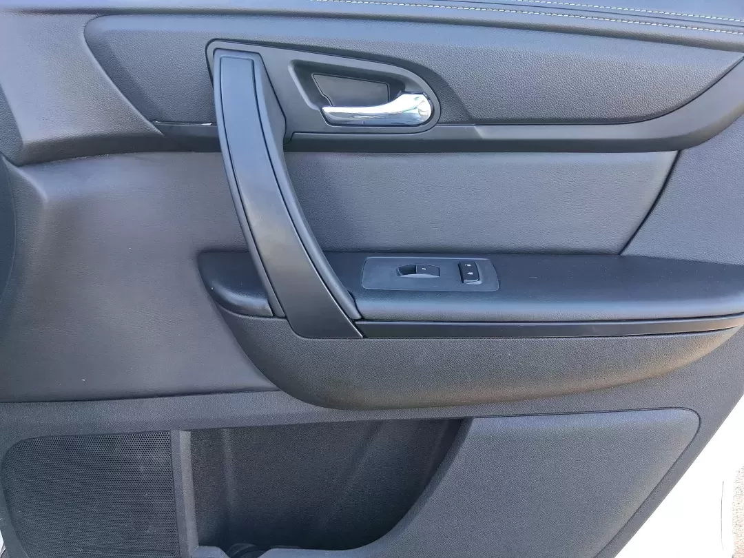 2015 Chevrolet Traverse 1LT (1GNKRGKD6FJ) with an 3.6L V-6 gasoline direct injection engine, 6-Speed Automatic transmission, located at 4508 South Dixie Dr, Moraine, OH, 45439, (937) 908-9800, 39.689976, -84.218452 - Pack up the kids, load the stroller and sports gear, and point the nose toward a weekend at Carillon Historical Park or a day trip down I75-this 2015 Chevrolet Traverse 1LT is the kind of roomy, confidence-inspiring SUV that makes family life and busy schedules feel easier. With three-row versatilit - Photo#20