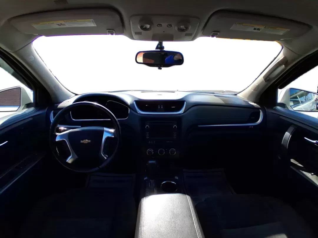 2015 Chevrolet Traverse 1LT (1GNKRGKD6FJ) with an 3.6L V-6 gasoline direct injection engine, 6-Speed Automatic transmission, located at 4508 South Dixie Dr, Moraine, OH, 45439, (937) 908-9800, 39.689976, -84.218452 - Pack up the kids, load the stroller and sports gear, and point the nose toward a weekend at Carillon Historical Park or a day trip down I75-this 2015 Chevrolet Traverse 1LT is the kind of roomy, confidence-inspiring SUV that makes family life and busy schedules feel easier. With three-row versatilit - Photo#21