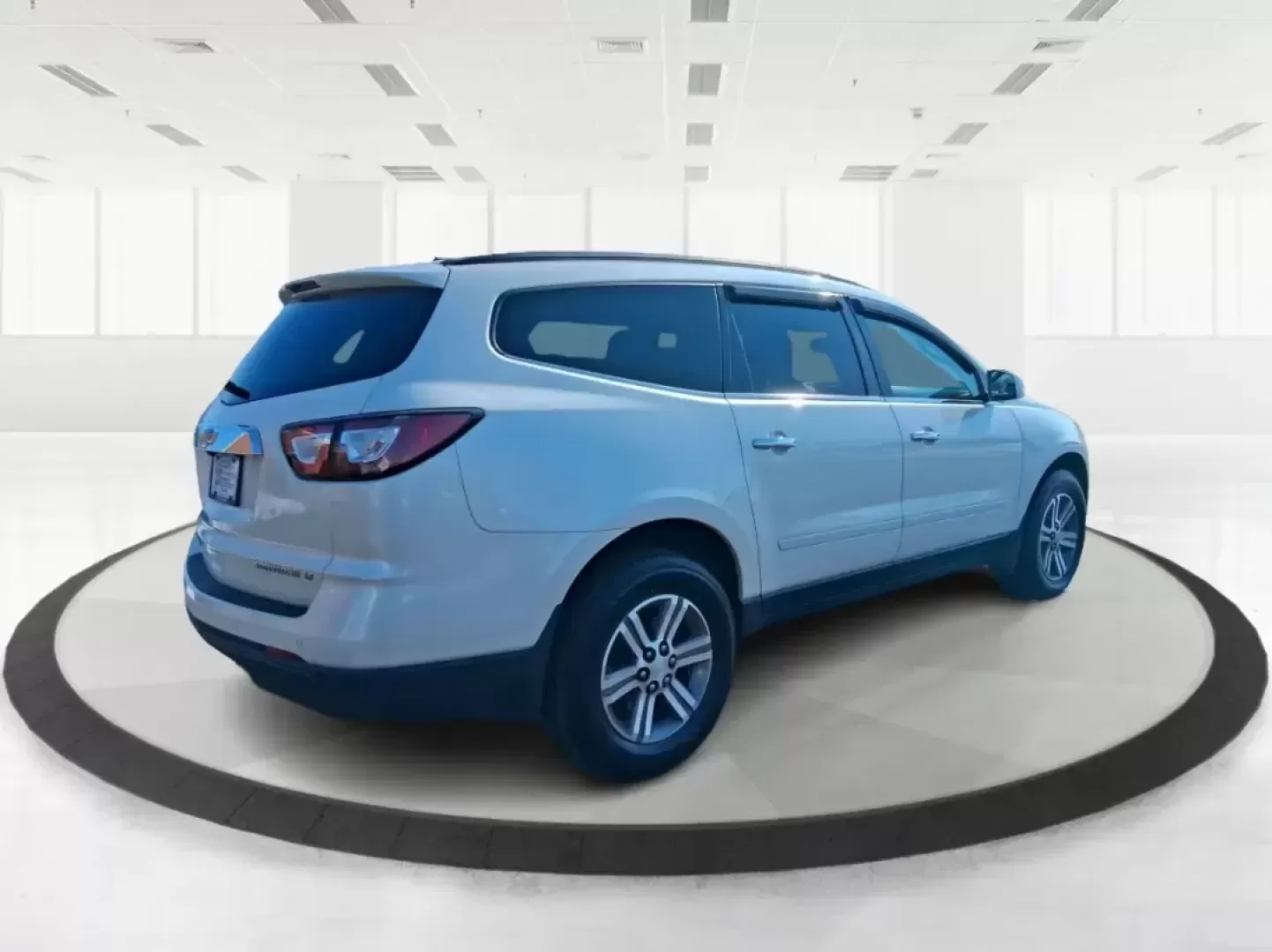 2015 Chevrolet Traverse 1LT (1GNKRGKD6FJ) with an 3.6L V-6 gasoline direct injection engine, 6-Speed Automatic transmission, located at 401 Woodman Dr, Riverside, OH, 45431, (937) 908-9800, 39.760899, -84.123421 - Pack up the kids, load the stroller and sports gear, and point the nose toward a weekend at Carillon Historical Park or a day trip down I75-this 2015 Chevrolet Traverse 1LT is the kind of roomy, confidence-inspiring SUV that makes family life and busy schedules feel easier. With three-row versatilit - Photo#2