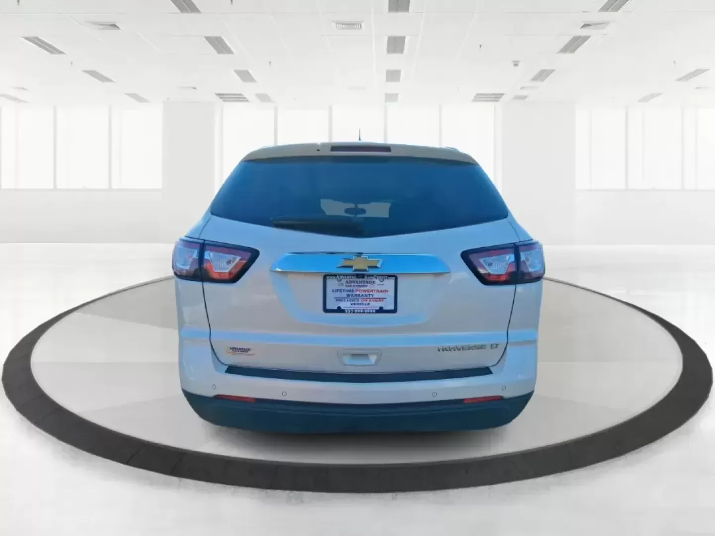 2015 Chevrolet Traverse 1LT (1GNKRGKD6FJ) with an 3.6L V-6 gasoline direct injection engine, 6-Speed Automatic transmission, located at 401 Woodman Dr, Riverside, OH, 45431, (937) 908-9800, 39.760899, -84.123421 - Pack up the kids, load the stroller and sports gear, and point the nose toward a weekend at Carillon Historical Park or a day trip down I75-this 2015 Chevrolet Traverse 1LT is the kind of roomy, confidence-inspiring SUV that makes family life and busy schedules feel easier. With three-row versatilit - Photo#3