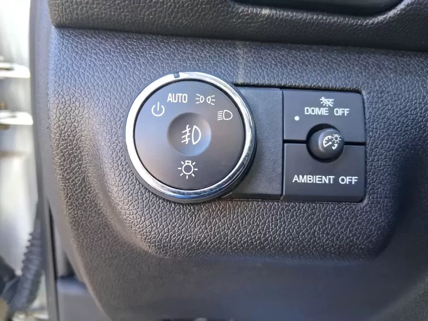 2015 Chevrolet Traverse 1LT (1GNKRGKD6FJ) with an 3.6L V-6 gasoline direct injection engine, 6-Speed Automatic transmission, located at 401 Woodman Dr, Riverside, OH, 45431, (937) 908-9800, 39.760899, -84.123421 - Pack up the kids, load the stroller and sports gear, and point the nose toward a weekend at Carillon Historical Park or a day trip down I75-this 2015 Chevrolet Traverse 1LT is the kind of roomy, confidence-inspiring SUV that makes family life and busy schedules feel easier. With three-row versatilit - Photo#17