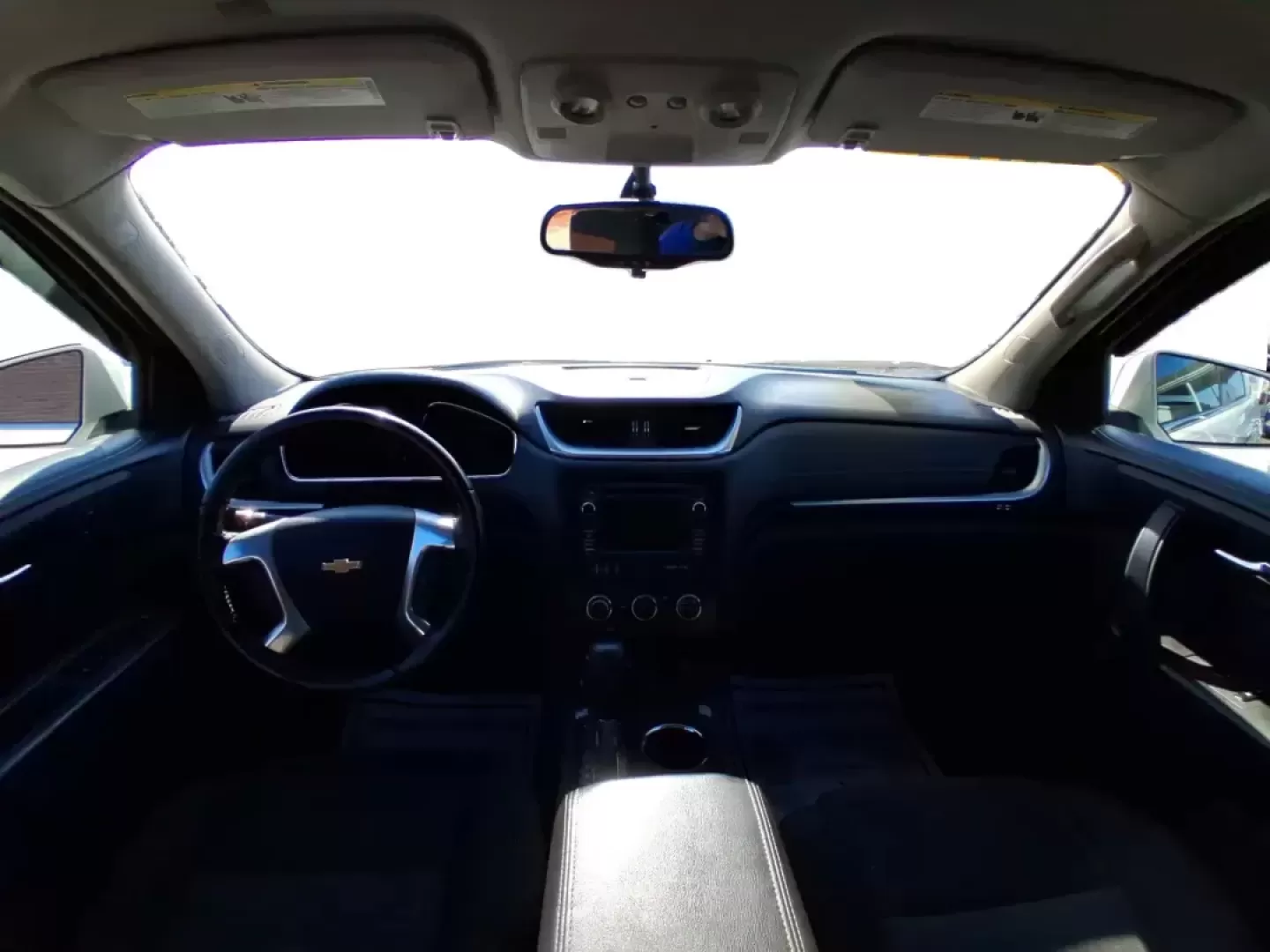 2015 Chevrolet Traverse 1LT (1GNKRGKD6FJ) with an 3.6L V-6 gasoline direct injection engine, 6-Speed Automatic transmission, located at 401 Woodman Dr, Riverside, OH, 45431, (937) 908-9800, 39.760899, -84.123421 - Pack up the kids, load the stroller and sports gear, and point the nose toward a weekend at Carillon Historical Park or a day trip down I75-this 2015 Chevrolet Traverse 1LT is the kind of roomy, confidence-inspiring SUV that makes family life and busy schedules feel easier. With three-row versatilit - Photo#21