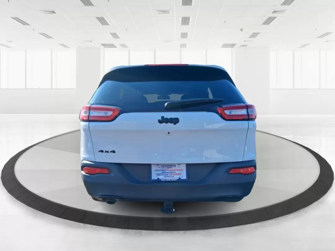 2016 Jeep Cherokee Altitude (1C4PJMCB5GW) with an 2.4L L4 DOHC 16V engine, 9A transmission, located at 880 E. National Road, Vandalia, OH, 45377, (937) 908-9800, 39.891918, -84.183594 - Picture your next weekend: a quick grocery run to the Meijer on Benchwood, a family visit across town, then a spontaneous road trip up I75 with the cargo area packed and the confidence of 4WD when Ohio weather changes its mind. This 2016 Jeep Cherokee Altitude is the kind of versatile crossover that - Photo#3