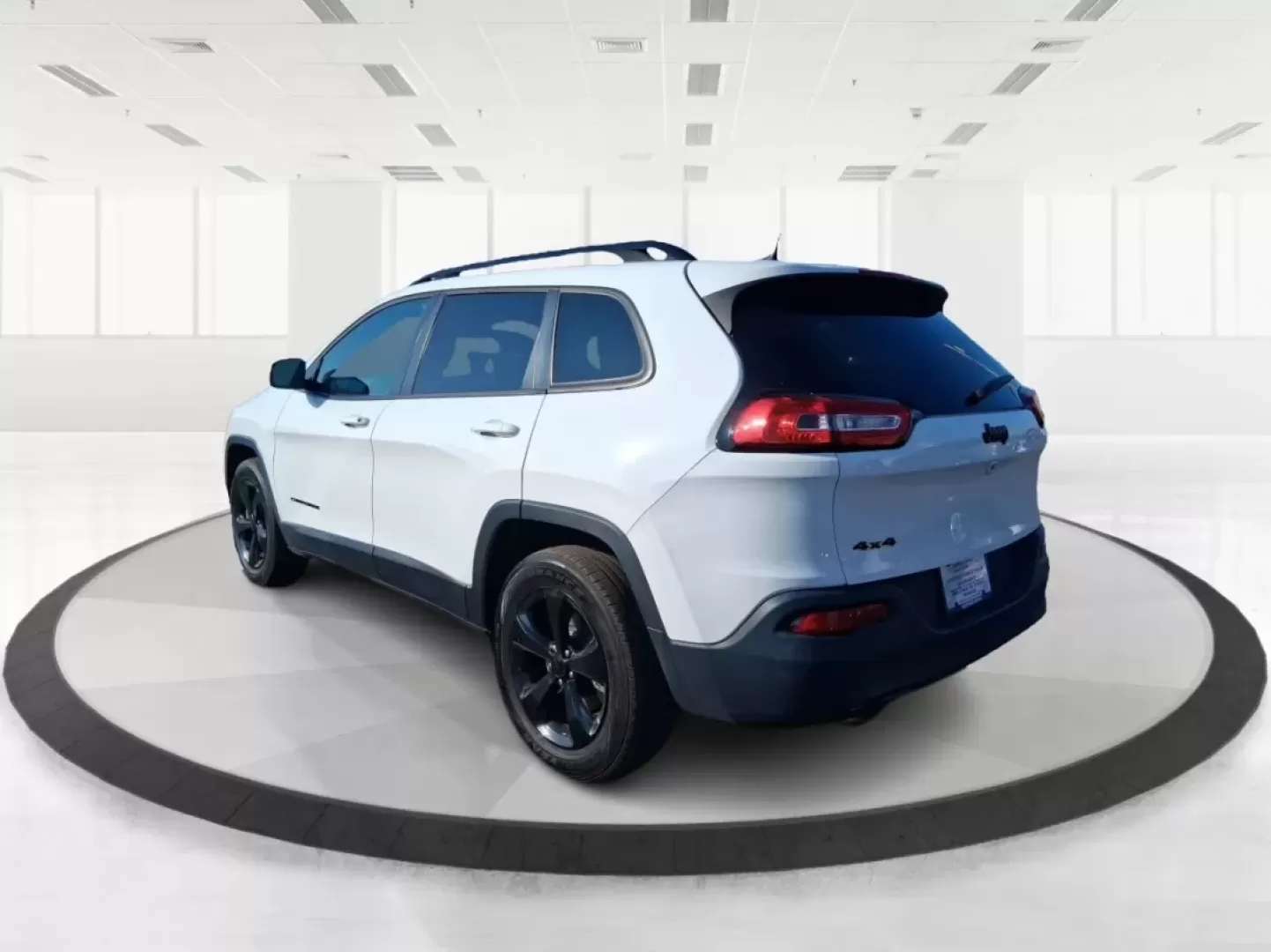 2016 Jeep Cherokee Altitude (1C4PJMCB5GW) with an 2.4L L4 DOHC 16V engine, 9A transmission, located at 880 E. National Road, Vandalia, OH, 45377, (937) 908-9800, 39.891918, -84.183594 - Picture your next weekend: a quick grocery run to the Meijer on Benchwood, a family visit across town, then a spontaneous road trip up I75 with the cargo area packed and the confidence of 4WD when Ohio weather changes its mind. This 2016 Jeep Cherokee Altitude is the kind of versatile crossover that - Photo#4