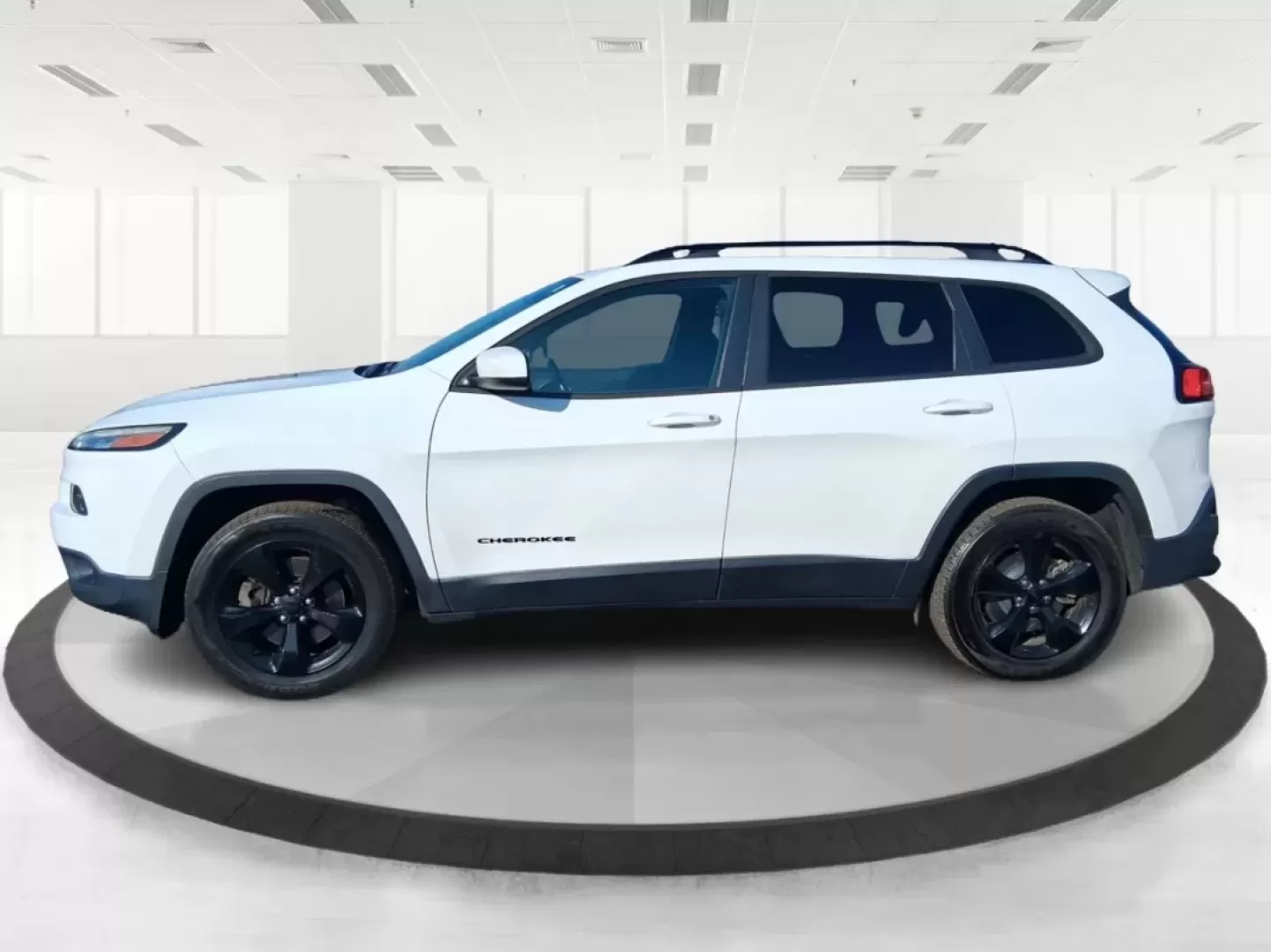 2016 Jeep Cherokee Altitude (1C4PJMCB5GW) with an 2.4L L4 DOHC 16V engine, 9A transmission, located at 880 E. National Road, Vandalia, OH, 45377, (937) 908-9800, 39.891918, -84.183594 - Picture your next weekend: a quick grocery run to the Meijer on Benchwood, a family visit across town, then a spontaneous road trip up I75 with the cargo area packed and the confidence of 4WD when Ohio weather changes its mind. This 2016 Jeep Cherokee Altitude is the kind of versatile crossover that - Photo#5