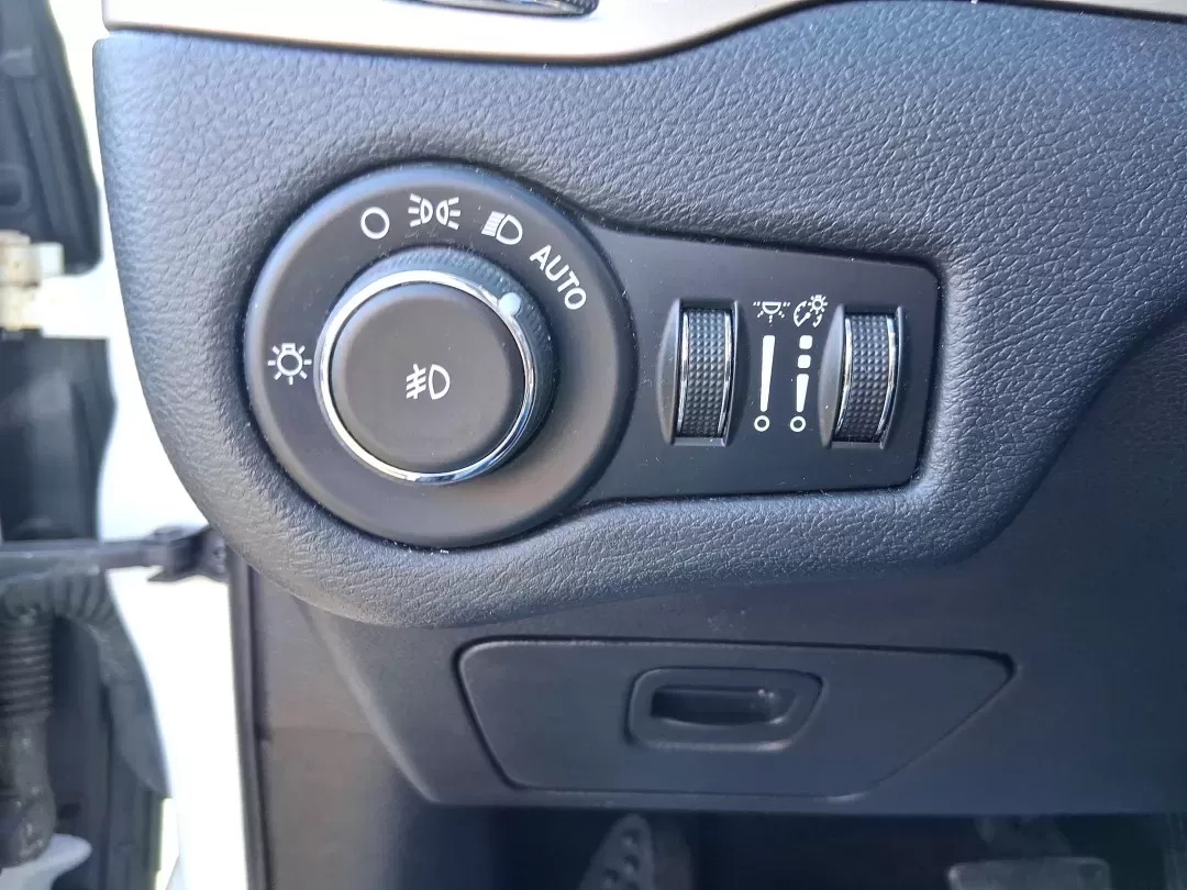 2016 Jeep Cherokee Altitude (1C4PJMCB5GW) with an 2.4L L4 DOHC 16V engine, 9A transmission, located at 880 E. National Road, Vandalia, OH, 45377, (937) 908-9800, 39.891918, -84.183594 - Picture your next weekend: a quick grocery run to the Meijer on Benchwood, a family visit across town, then a spontaneous road trip up I75 with the cargo area packed and the confidence of 4WD when Ohio weather changes its mind. This 2016 Jeep Cherokee Altitude is the kind of versatile crossover that - Photo#17