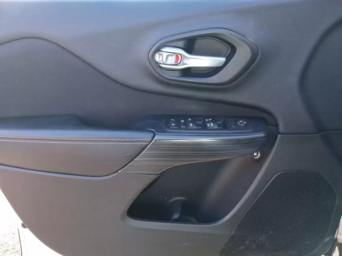 2016 Jeep Cherokee Altitude (1C4PJMCB5GW) with an 2.4L L4 DOHC 16V engine, 9A transmission, located at 880 E. National Road, Vandalia, OH, 45377, (937) 908-9800, 39.891918, -84.183594 - Picture your next weekend: a quick grocery run to the Meijer on Benchwood, a family visit across town, then a spontaneous road trip up I75 with the cargo area packed and the confidence of 4WD when Ohio weather changes its mind. This 2016 Jeep Cherokee Altitude is the kind of versatile crossover that - Photo#19