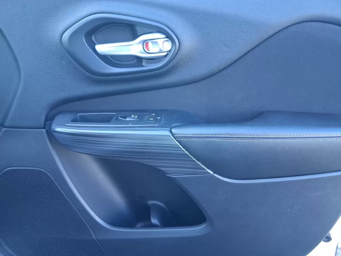 2016 Jeep Cherokee Altitude (1C4PJMCB5GW) with an 2.4L L4 DOHC 16V engine, 9A transmission, located at 880 E. National Road, Vandalia, OH, 45377, (937) 908-9800, 39.891918, -84.183594 - Picture your next weekend: a quick grocery run to the Meijer on Benchwood, a family visit across town, then a spontaneous road trip up I75 with the cargo area packed and the confidence of 4WD when Ohio weather changes its mind. This 2016 Jeep Cherokee Altitude is the kind of versatile crossover that - Photo#20