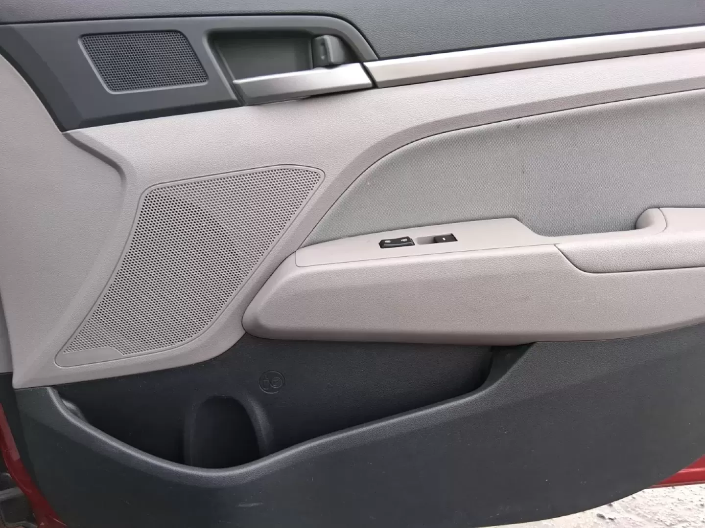 2017 Hyundai Elantra SE (KMHD84LF5HU) with an Nu 2L I-4 DOHC engine, 6A transmission, located at 1099 N County Rd 25A , Troy, OH, 45373, (937) 908-9800, 40.057079, -84.212883 - Planning a reliable daily commute from Troy to Dayton, a fuel-friendly run to the Miami Valley Centre Mall, or an easy weekend escape up I75? This 2017 Hyundai Elantra SE in eye-catching Scarlet Red Pearl is the kind of practical sedan that fits real life-comfortable for long drives, small enough fo - Photo#17