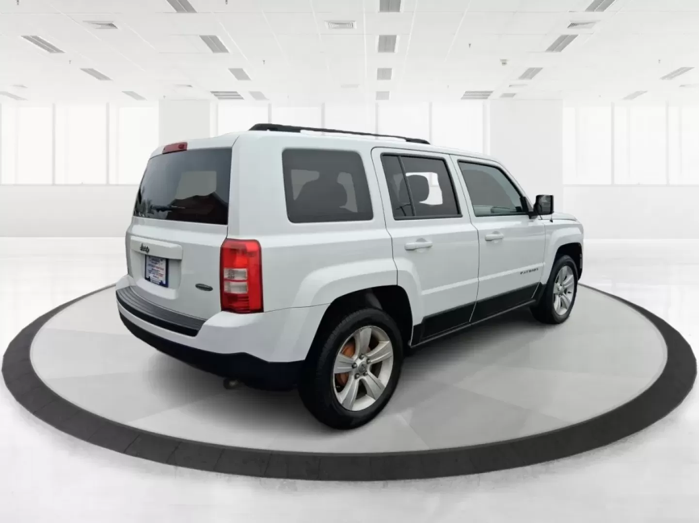 2016 Jeep Patriot Latitude (1C4NJPFA8GD) with an 2.0L L4 DOHC 16V engine, located at 1184 Kauffman Ave, Fairborn, OH, 45324, (937) 908-9800, 39.807072, -84.030914 - Picture your next weekend escape: loading up the gear, pointing the hood toward John Bryan State Park or a day trip to Dayton, and enjoying the confident, go-anywhere feel that makes a Jeep a Jeep. This **2016 Jeep Patriot Latitude** is a smart fit for commuters, first-time buyers, and budget-consci - Photo#2