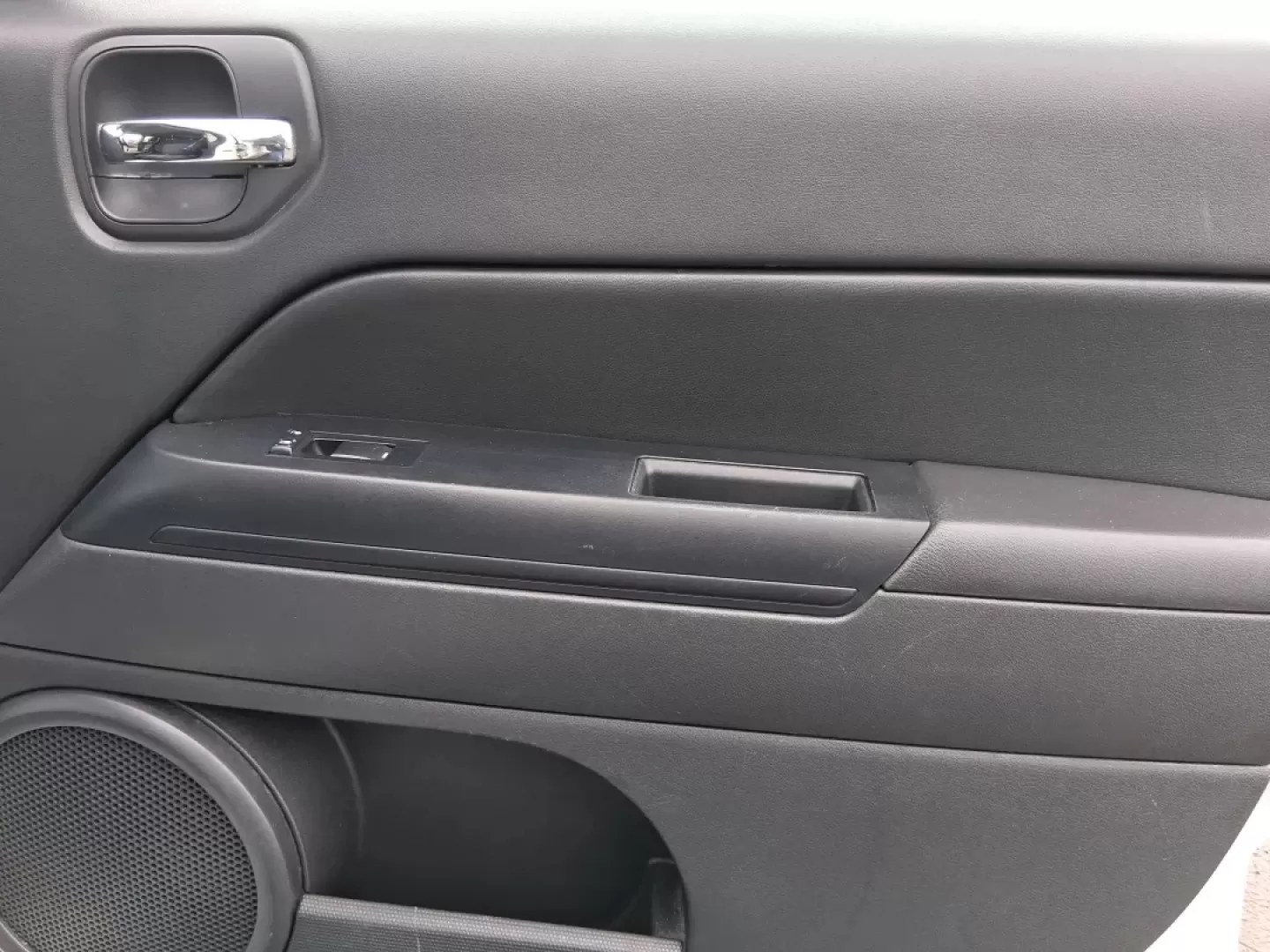 2016 Jeep Patriot Latitude (1C4NJPFA8GD) with an 2.0L L4 DOHC 16V engine, located at 1184 Kauffman Ave, Fairborn, OH, 45324, (937) 908-9800, 39.807072, -84.030914 - Picture your next weekend escape: loading up the gear, pointing the hood toward John Bryan State Park or a day trip to Dayton, and enjoying the confident, go-anywhere feel that makes a Jeep a Jeep. This **2016 Jeep Patriot Latitude** is a smart fit for commuters, first-time buyers, and budget-consci - Photo#18