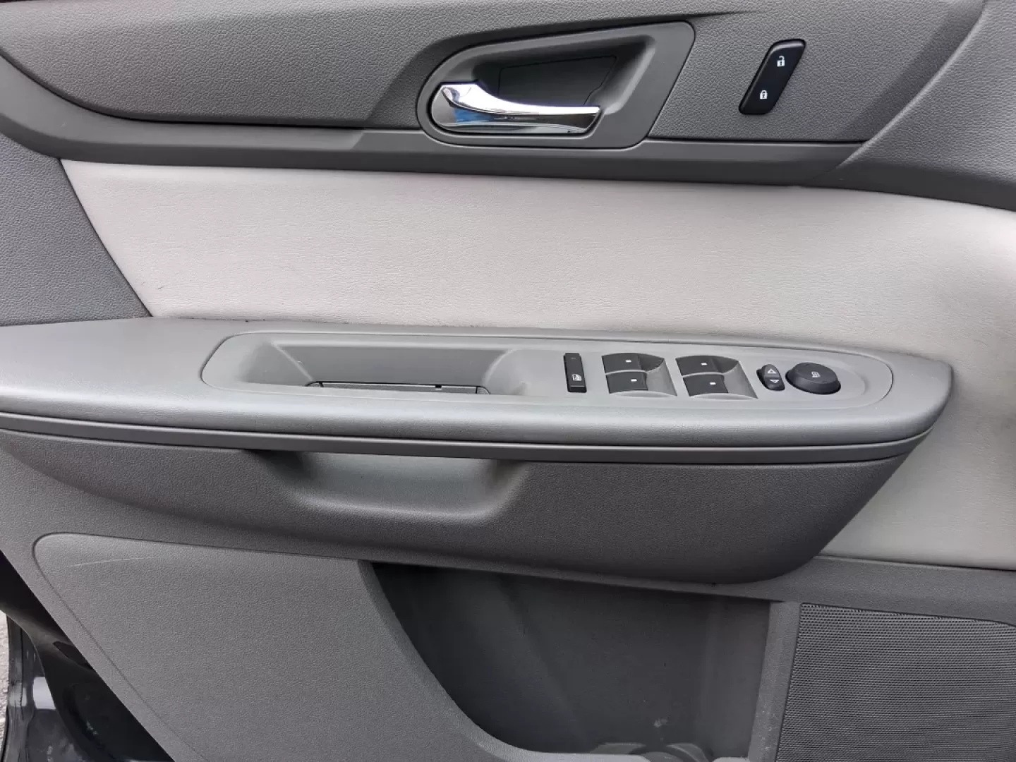 2016 GMC Acadia SLE-1 (1GKKVNED8GJ) with an 3.6L V-6 gasoline direct injection engine, 6A transmission, located at 1184 Kauffman Ave, Fairborn, OH, 45324, (937) 908-9800, 39.807072, -84.030914 - Need one SUV that can handle school drop-offs, I675 commuting, and a weekend escape to John Bryan State Park without feeling cramped or stressed? This 2016 GMC Acadia SLE-1 in Ebony Twilight Metallic is built for real-life Ohio driving-room for people and gear, confident traction for changing weathe - Photo#17