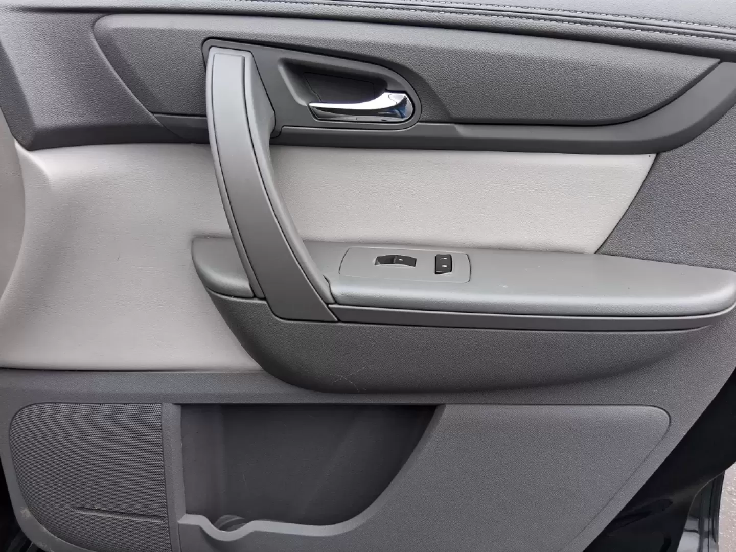 2016 GMC Acadia SLE-1 (1GKKVNED8GJ) with an 3.6L V-6 gasoline direct injection engine, 6A transmission, located at 1184 Kauffman Ave, Fairborn, OH, 45324, (937) 908-9800, 39.807072, -84.030914 - Need one SUV that can handle school drop-offs, I675 commuting, and a weekend escape to John Bryan State Park without feeling cramped or stressed? This 2016 GMC Acadia SLE-1 in Ebony Twilight Metallic is built for real-life Ohio driving-room for people and gear, confident traction for changing weathe - Photo#18