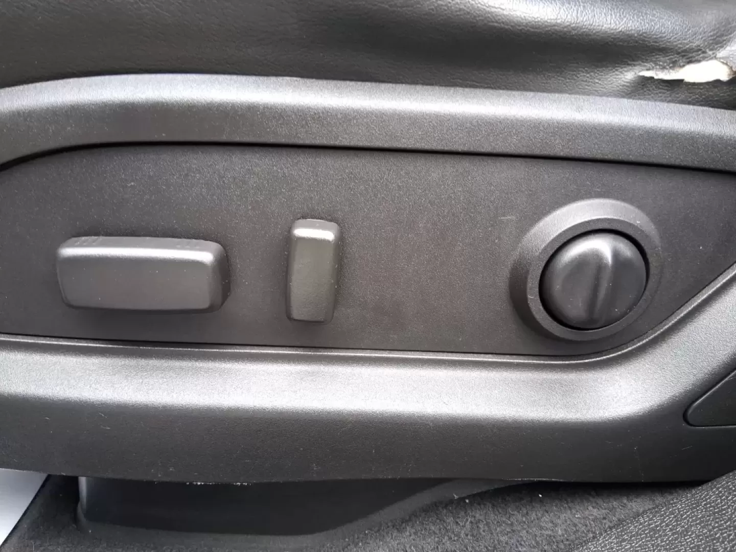 2014 Chevrolet Traverse LTZ (1GNKVJKDXEJ) with an 3.6L V-6 gasoline direct injection engine, 6-Speed Automatic transmission, located at 1951 S Dayton Lakeview Rd., New Carlisle, OH, 45344, (937) 908-9800, 39.890999, -84.050255 - Pack up the kids, cue up the playlist, and point the nose toward a weekend getaway-this 2014 Chevrolet Traverse LTZ is built for real life in West Central Ohio. Whether you're doing the school run, commuting between Troy and Dayton, or loading up for a road trip to Hocking Hills, the Traverse delive - Photo#17