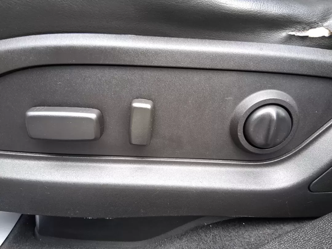 2014 Chevrolet Traverse LTZ (1GNKVJKDXEJ) with an 3.6L V-6 gasoline direct injection engine, 6-Speed Automatic transmission, located at 4508 South Dixie Dr, Moraine, OH, 45439, (937) 908-9800, 39.689976, -84.218452 - Pack up the kids, cue up the playlist, and point the nose toward a weekend getaway-this 2014 Chevrolet Traverse LTZ is built for real life in West Central Ohio. Whether you're doing the school run, commuting between Troy and Dayton, or loading up for a road trip to Hocking Hills, the Traverse delive - Photo#17