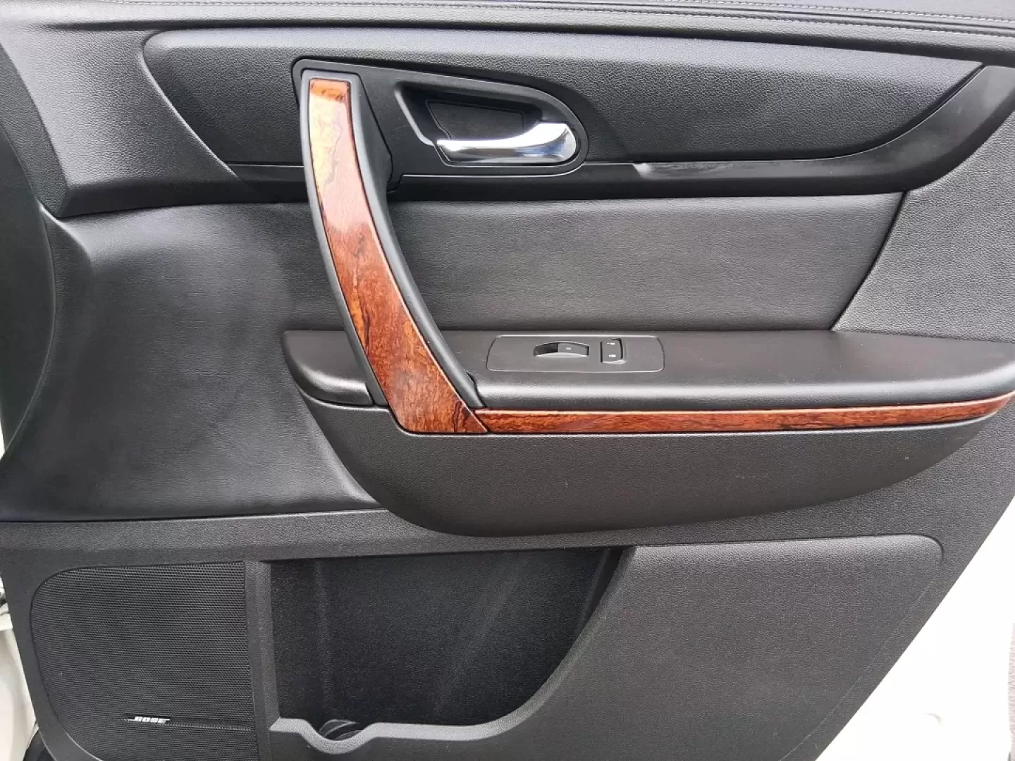 2014 Chevrolet Traverse LTZ (1GNKVJKDXEJ) with an 3.6L V-6 gasoline direct injection engine, 6-Speed Automatic transmission, located at 1951 S Dayton Lakeview Rd., New Carlisle, OH, 45344, (937) 908-9800, 39.890999, -84.050255 - Pack up the kids, cue up the playlist, and point the nose toward a weekend getaway-this 2014 Chevrolet Traverse LTZ is built for real life in West Central Ohio. Whether you're doing the school run, commuting between Troy and Dayton, or loading up for a road trip to Hocking Hills, the Traverse delive - Photo#19