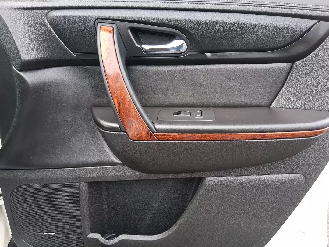 2014 Chevrolet Traverse LTZ (1GNKVJKDXEJ) with an 3.6L V-6 gasoline direct injection engine, 6-Speed Automatic transmission, located at 4508 South Dixie Dr, Moraine, OH, 45439, (937) 908-9800, 39.689976, -84.218452 - Pack up the kids, cue up the playlist, and point the nose toward a weekend getaway-this 2014 Chevrolet Traverse LTZ is built for real life in West Central Ohio. Whether you're doing the school run, commuting between Troy and Dayton, or loading up for a road trip to Hocking Hills, the Traverse delive - Photo#19