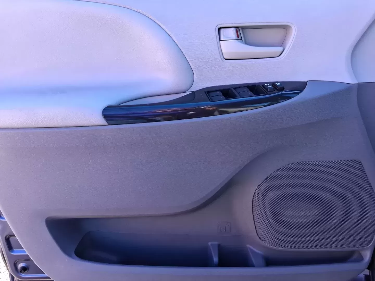 2013 Toyota Sienna L V6 7 Passenger (5TDZK3DC8DS) with an 3.5L V-6 DOHC engine, 5-Speed Automatic transmission, located at 4508 South Dixie Dr, Moraine, OH, 45439, (937) 908-9800, 39.689976, -84.218452 - Load up the kids, the groceries, and the weekend plans-this 2013 Toyota Sienna L V6 7 Passenger is the kind of minivan that makes everyday life easier, whether you're running school drop-offs, commuting across Dayton, or heading out for a road trip with friends. With Toyota reliability and a roomy c - Photo#17