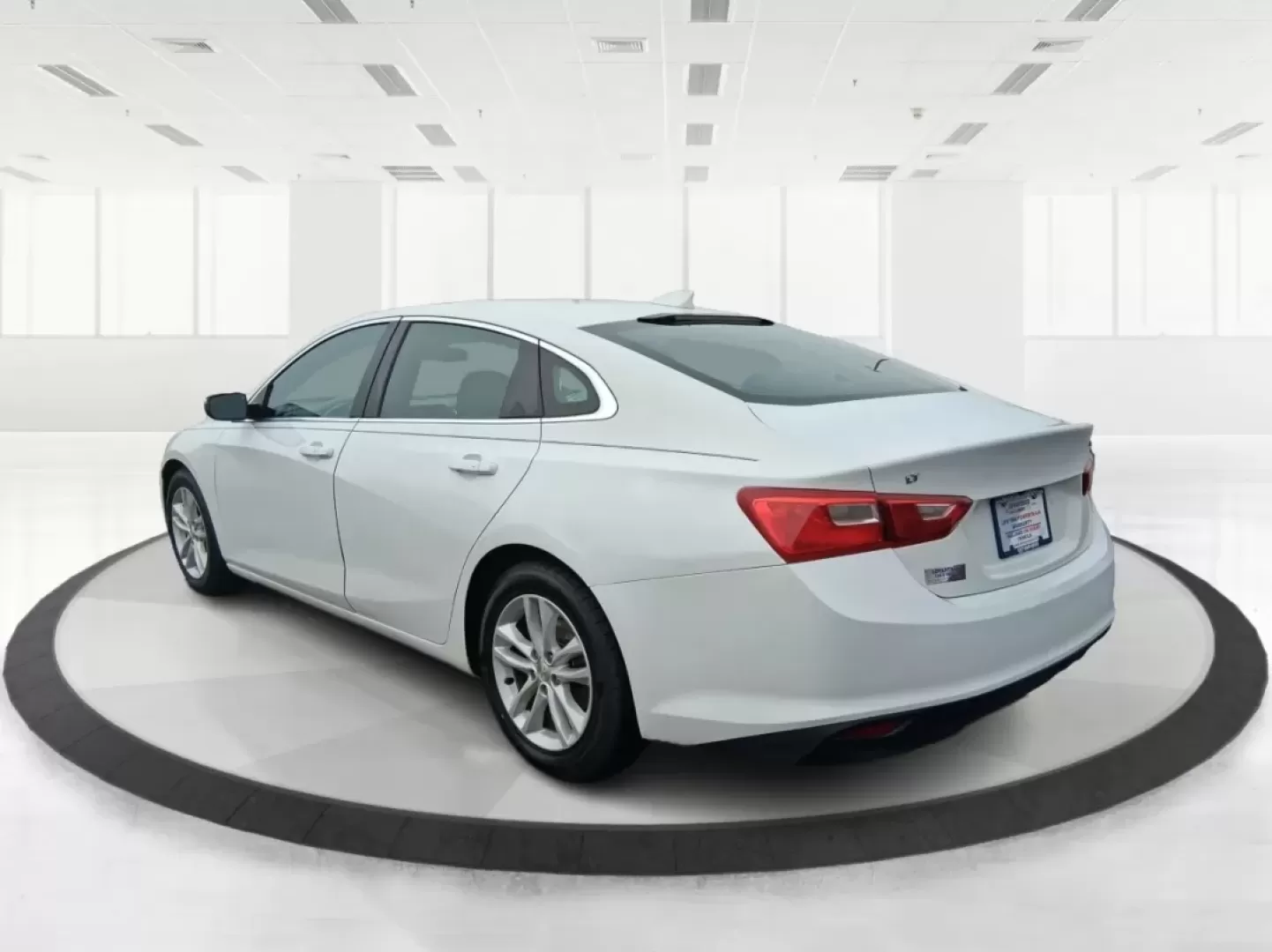 2018 Chevrolet Malibu LT (1G1ZD5ST9JF) with an ECOTEC 1.5L I-4 gasoline direct injection engine, 6A transmission, located at 4508 South Dixie Dr, Moraine, OH, 45439, (937) 908-9800, 39.689976, -84.218452 - Need a dependable commuter that still feels comfortable for date night in the Oregon District, errands around Dayton Mall, or a quick weekend drive up I75? This 2018 Chevrolet Malibu LT is a smart, real-world sedan that fits busy schedules-easy to park, smooth on long stretches of South Dixie Drive, - Photo#4