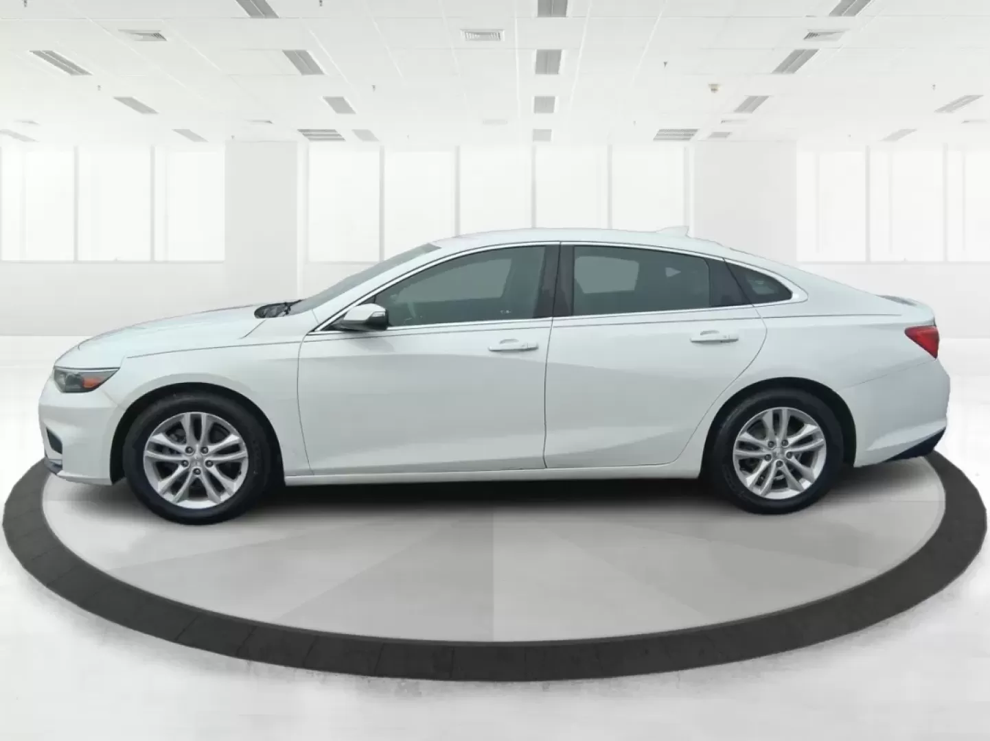 2018 Chevrolet Malibu LT (1G1ZD5ST9JF) with an ECOTEC 1.5L I-4 gasoline direct injection engine, 6A transmission, located at 4508 South Dixie Dr, Moraine, OH, 45439, (937) 908-9800, 39.689976, -84.218452 - Need a dependable commuter that still feels comfortable for date night in the Oregon District, errands around Dayton Mall, or a quick weekend drive up I75? This 2018 Chevrolet Malibu LT is a smart, real-world sedan that fits busy schedules-easy to park, smooth on long stretches of South Dixie Drive, - Photo#5