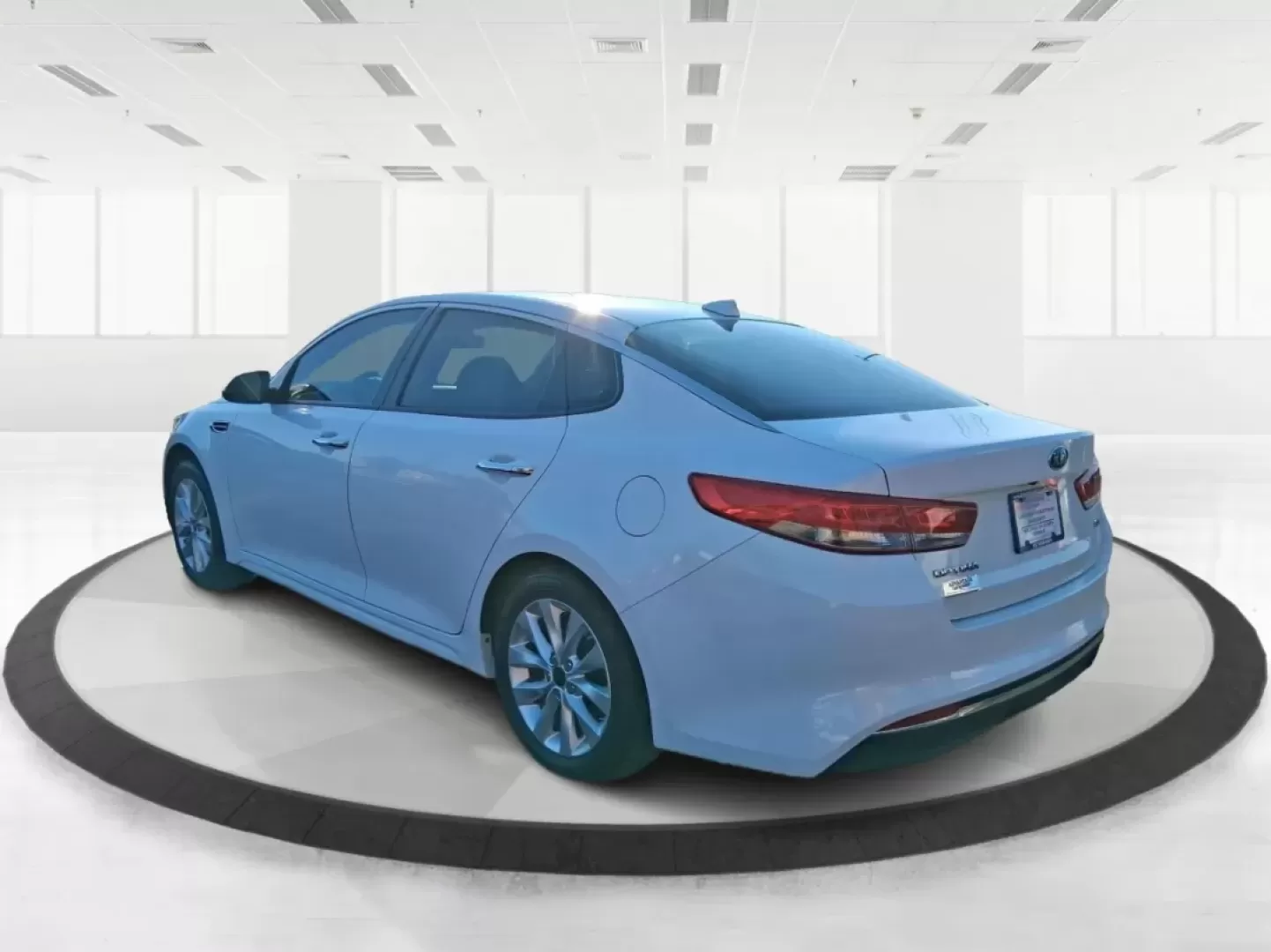 2016 Kia Optima EX (5XXGU4L31GG) with an Theta II 2.4L I-4 gasoline direct injection engine, 6A transmission, located at 880 E. National Road, Vandalia, OH, 45377, (937) 908-9800, 39.891918, -84.183594 - Whether you're a busy commuter heading down I75, a rideshare driver stacking miles, or a small family looking for a comfortable sedan for school runs and weekend errands, this 2016 Kia Optima EX is built for real-life driving in and around Vandalia, Ohio. Finished in Snow White Pearl, it delivers th - Photo#4