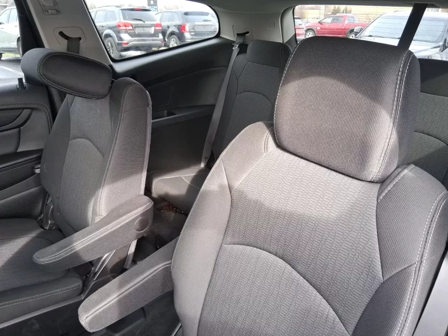 2017 Chevrolet Traverse 1LT (1GNKRGKD2HJ) with an 3.6L V-6 gasoline direct injection engine, 6A transmission, located at 1230 East Main St, Xenia, OH, 45385, (937) 908-9800, 39.688026, -83.910172 - Need one vehicle that can handle school drop-offs, long commutes to Dayton, and weekend road trips to Caesar Creek State Park without feeling cramped? This **2017 Chevrolet Traverse 1LT** is built for real-life Ohio schedules-roomy for growing families, comfortable for daily driving, and versatile e - Photo#9