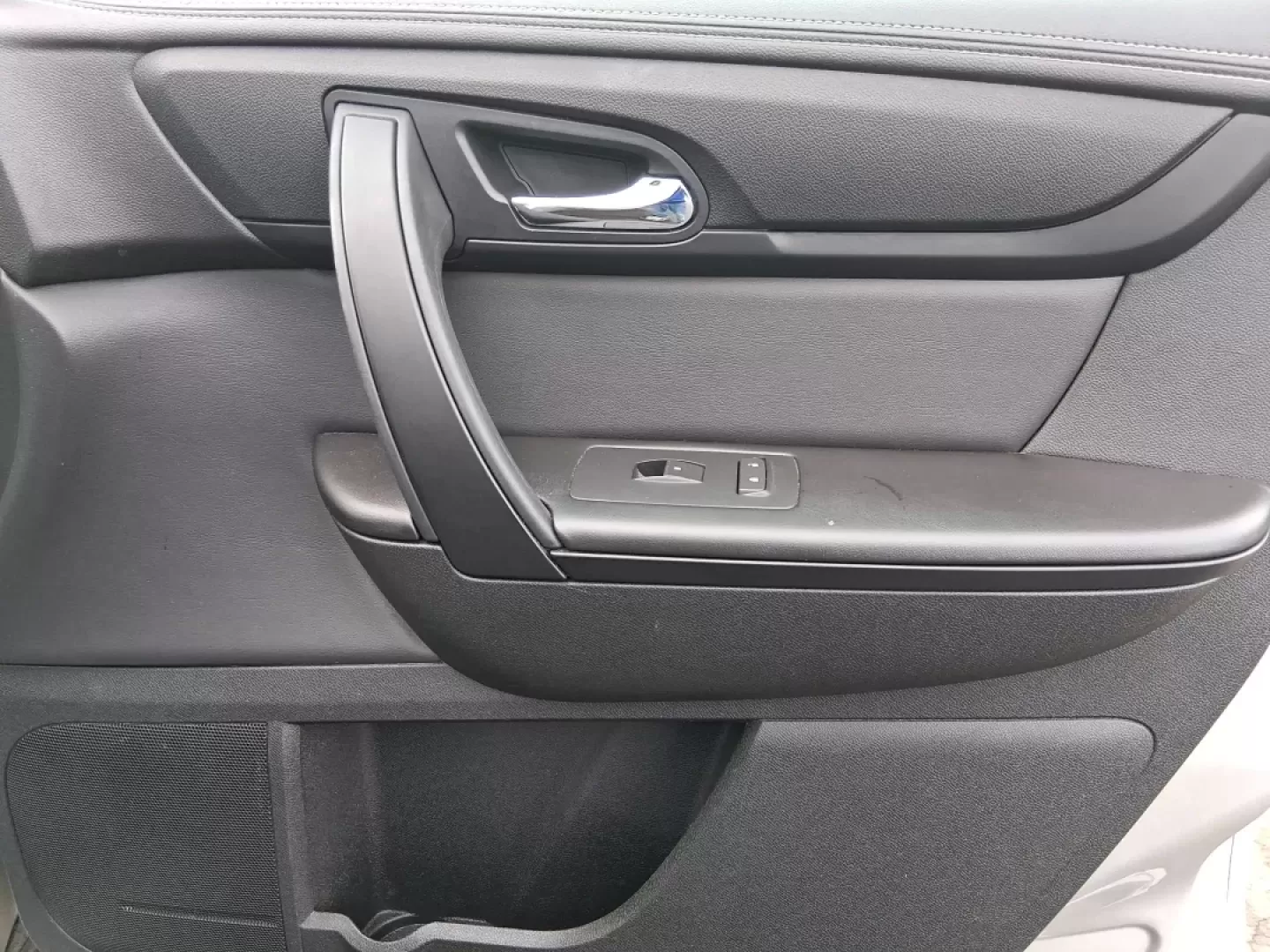 2017 Chevrolet Traverse 1LT (1GNKRGKD2HJ) with an 3.6L V-6 gasoline direct injection engine, 6A transmission, located at 1230 East Main St, Xenia, OH, 45385, (937) 908-9800, 39.688026, -83.910172 - Need one vehicle that can handle school drop-offs, long commutes to Dayton, and weekend road trips to Caesar Creek State Park without feeling cramped? This **2017 Chevrolet Traverse 1LT** is built for real-life Ohio schedules-roomy for growing families, comfortable for daily driving, and versatile e - Photo#19