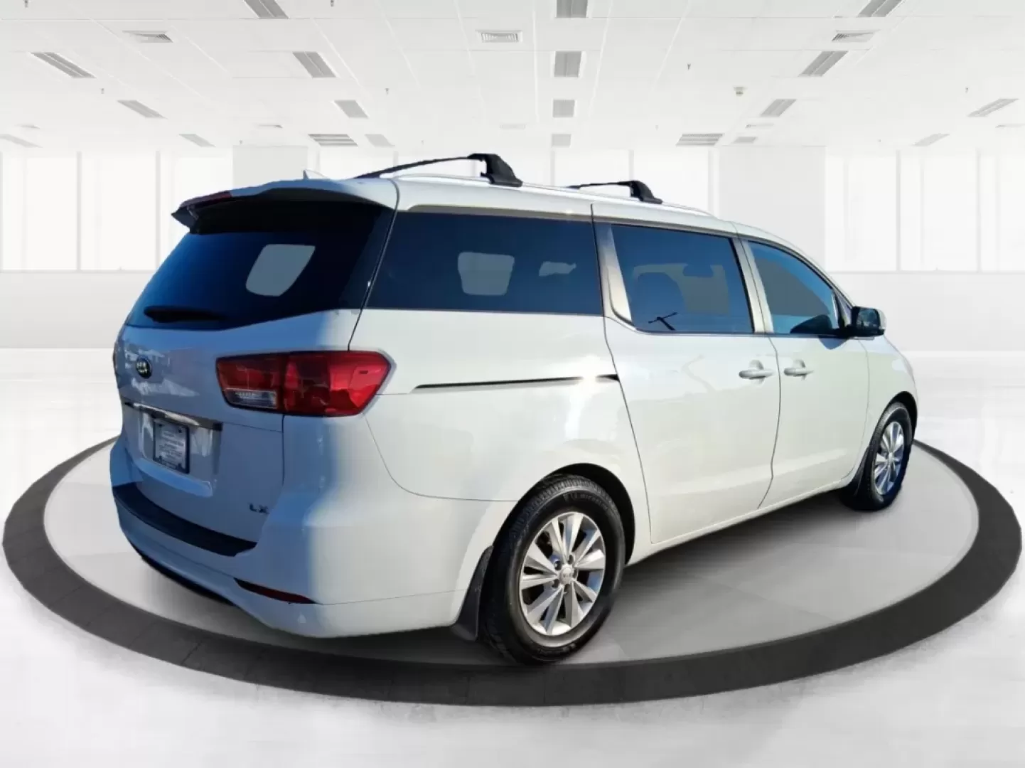 2016 Kia Sedona LX (KNDMB5C1XG6) with an Lambda 3.3L V-6 gasoline direct injection engine, 6-Speed Automatic transmission, located at 1230 East Main St, Xenia, OH, 45385, (937) 908-9800, 39.688026, -83.910172 - Load up the kids, the groceries, and the weekend plans-this 2016 Kia Sedona LX is built for real life in and around Xenia. Whether you're shuttling to school drop-offs, commuting toward Beavercreek, or planning a family road trip out to John Bryan State Park and Yellow Springs, this passenger van de - Photo#2